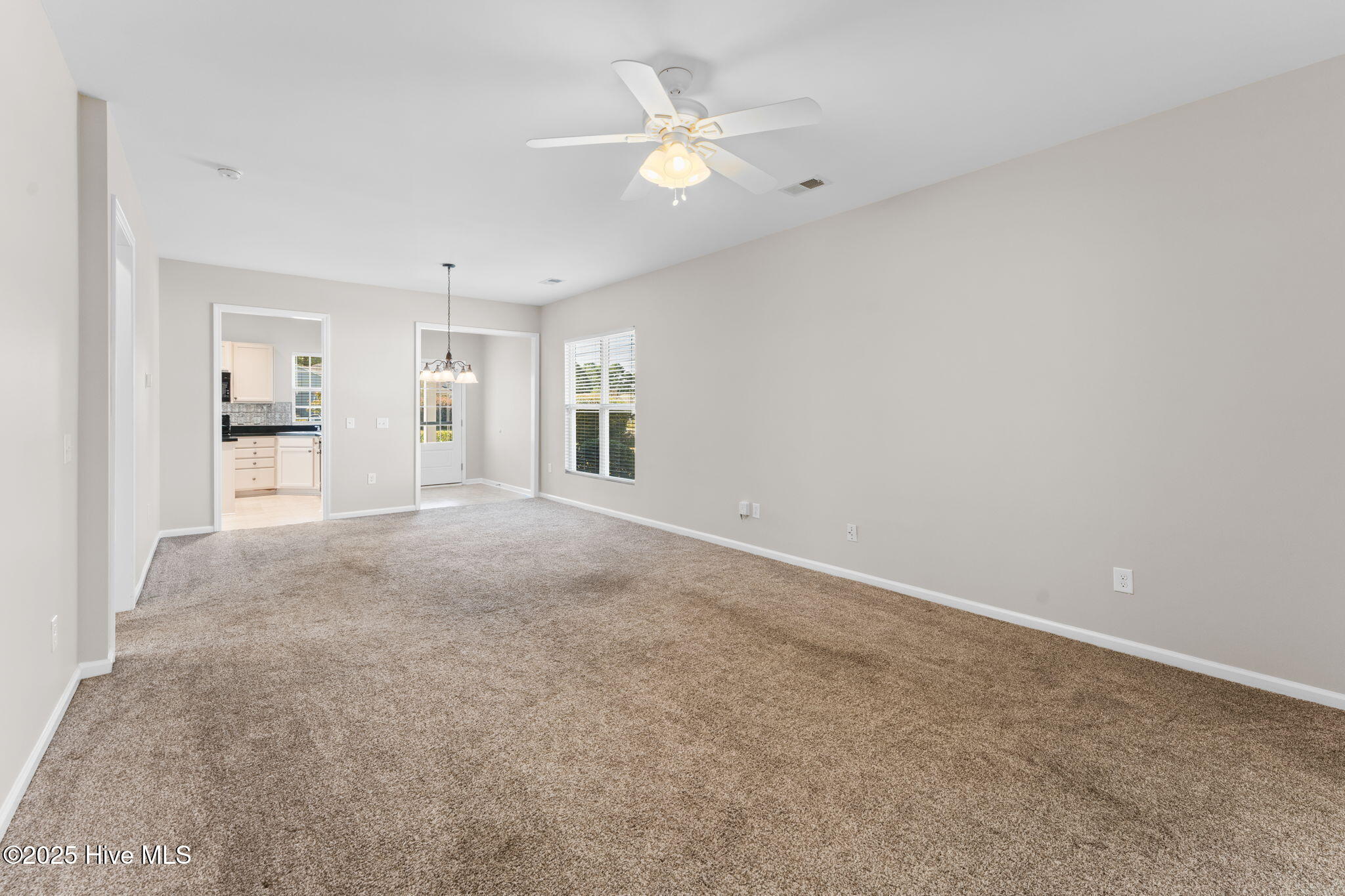 100520190 | Photo 17