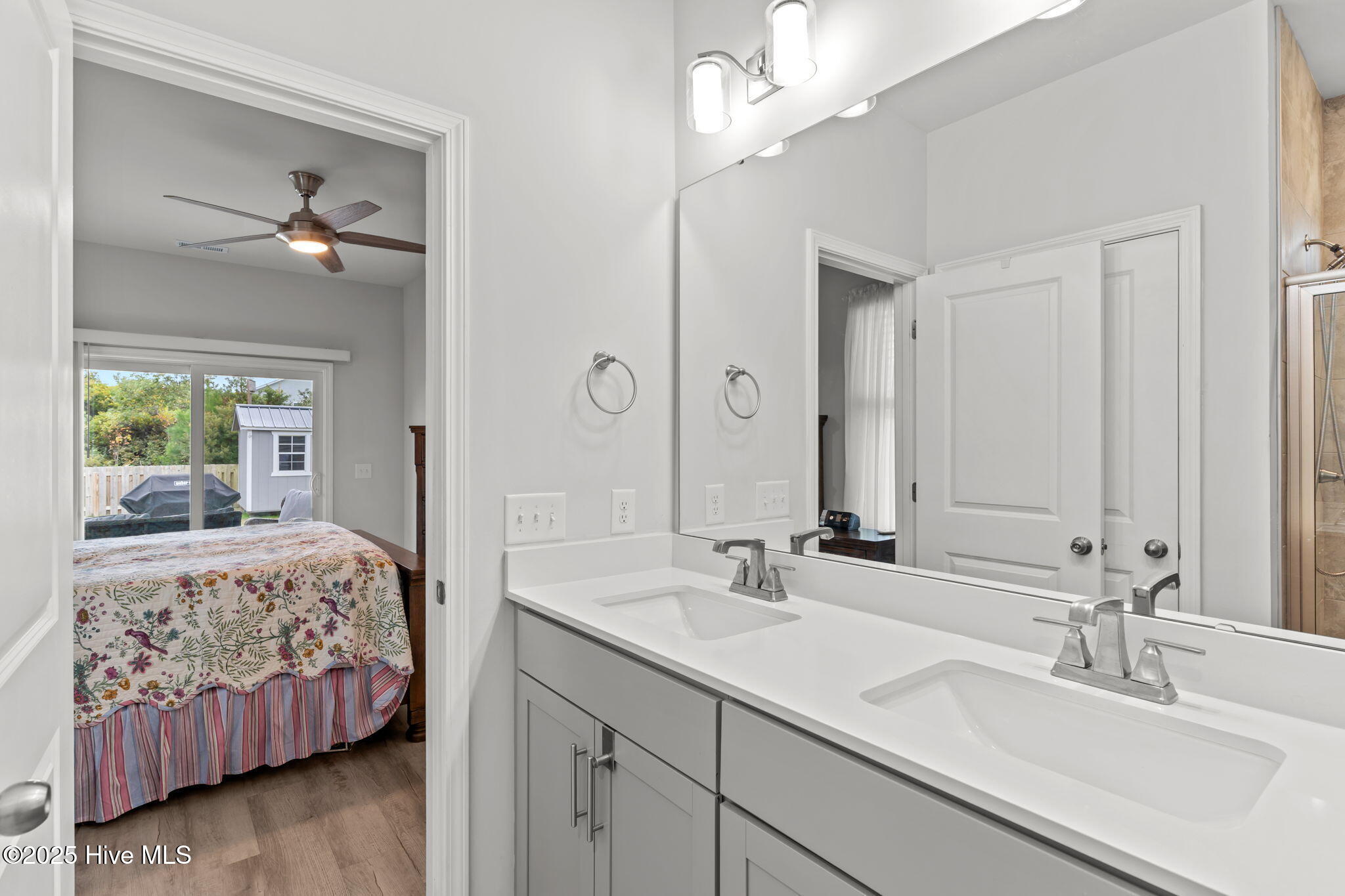 100540695 | Photo 24