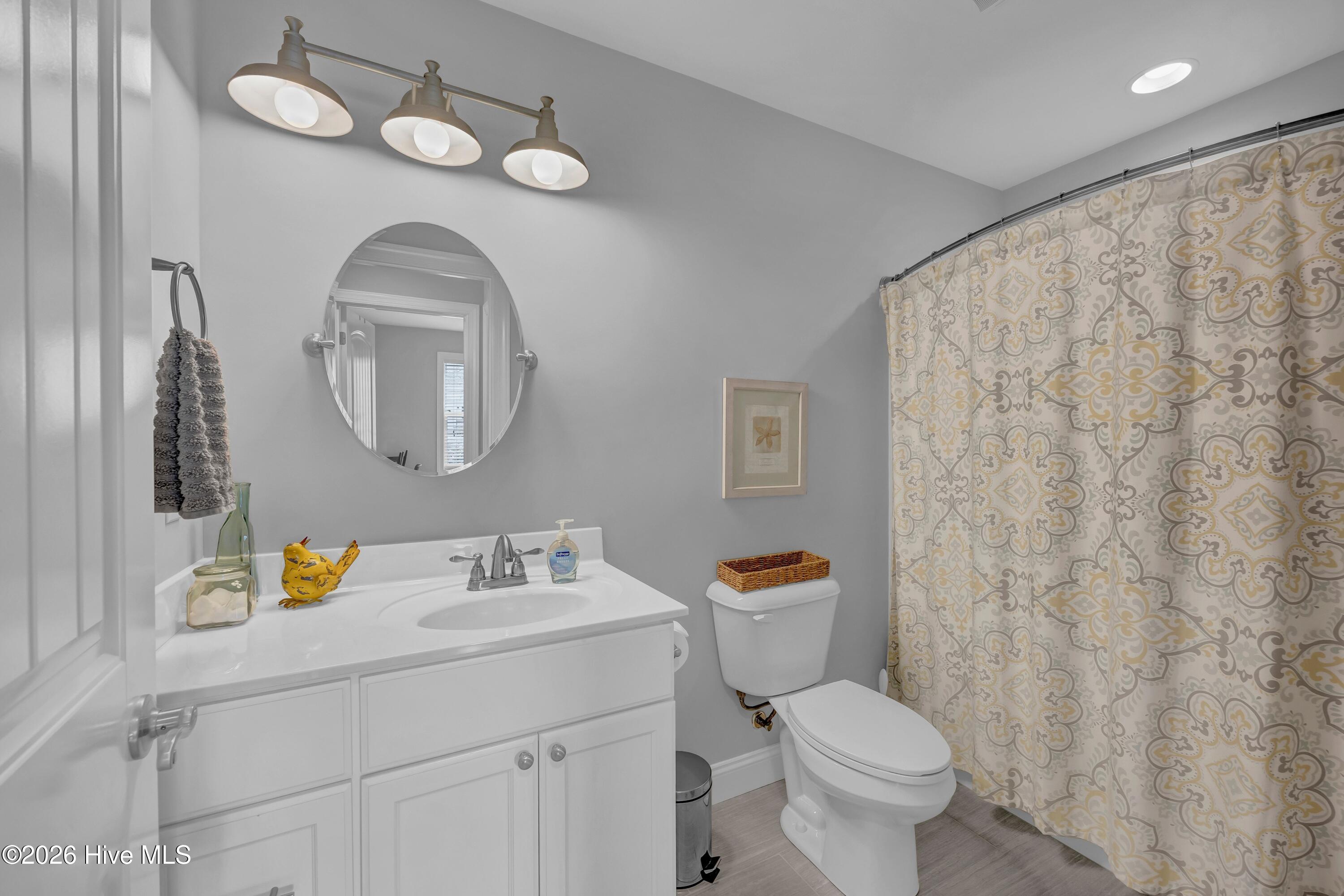 100565000 | Photo 19