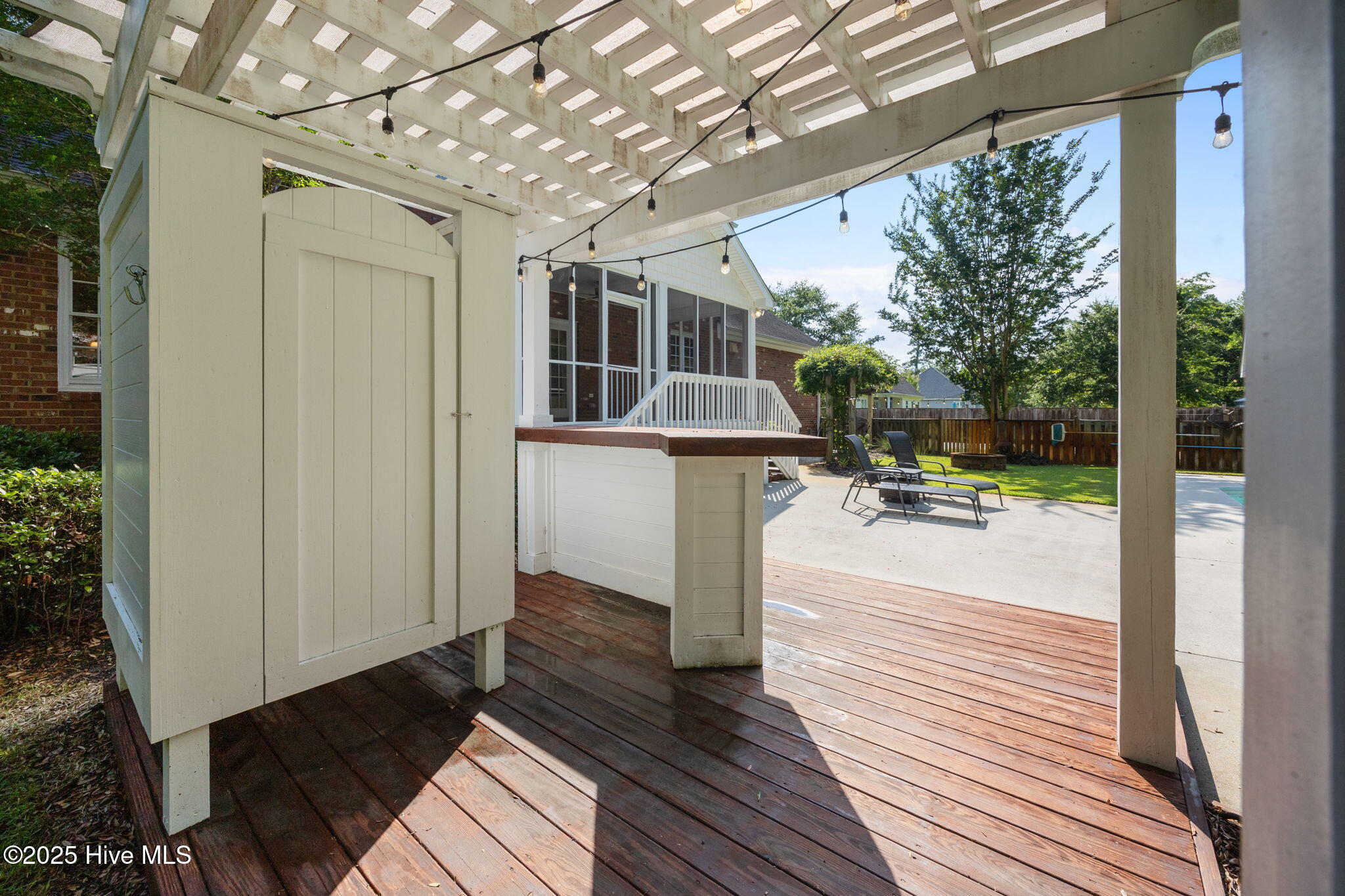 100518834 | Photo 56