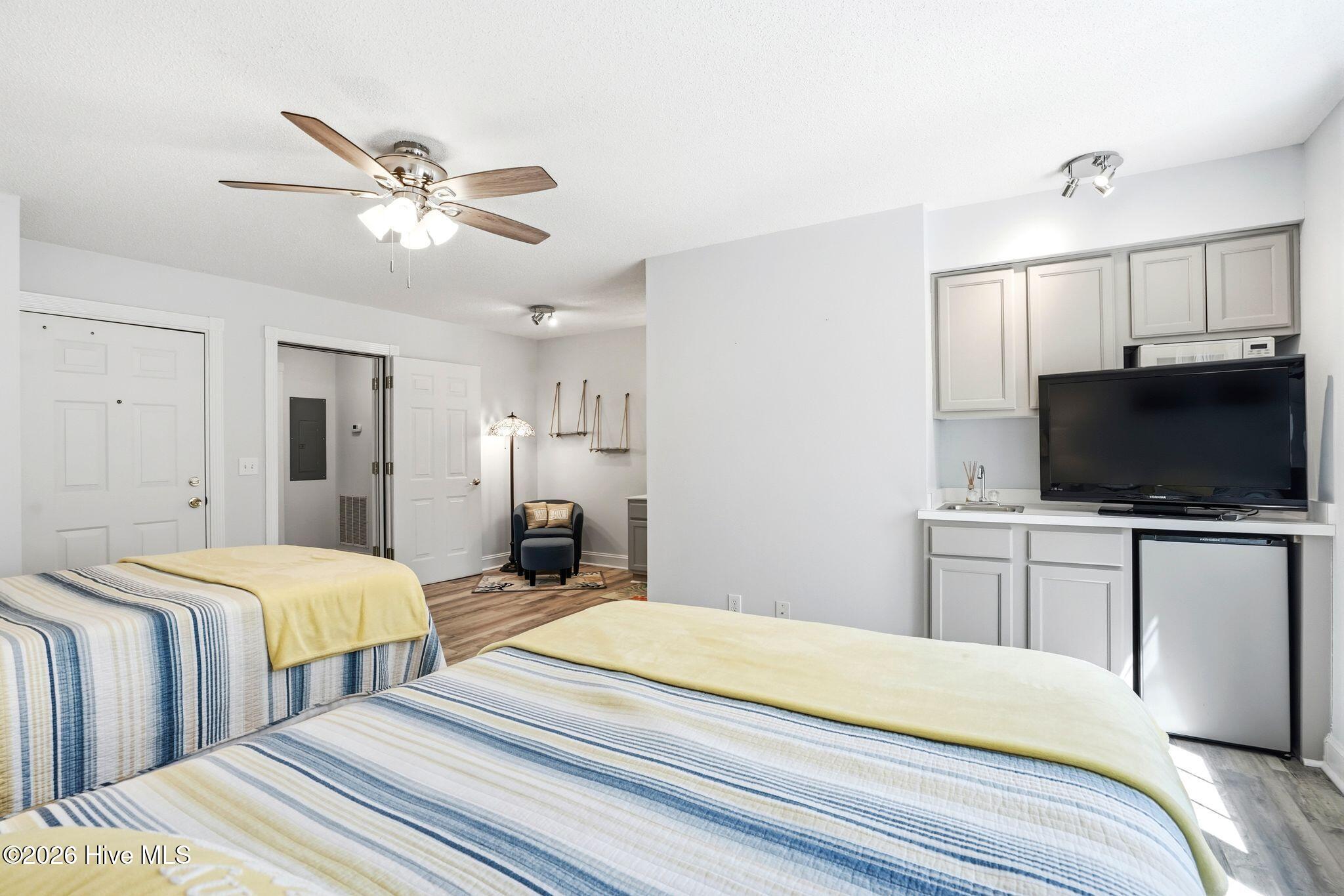 100564188 | Photo 18