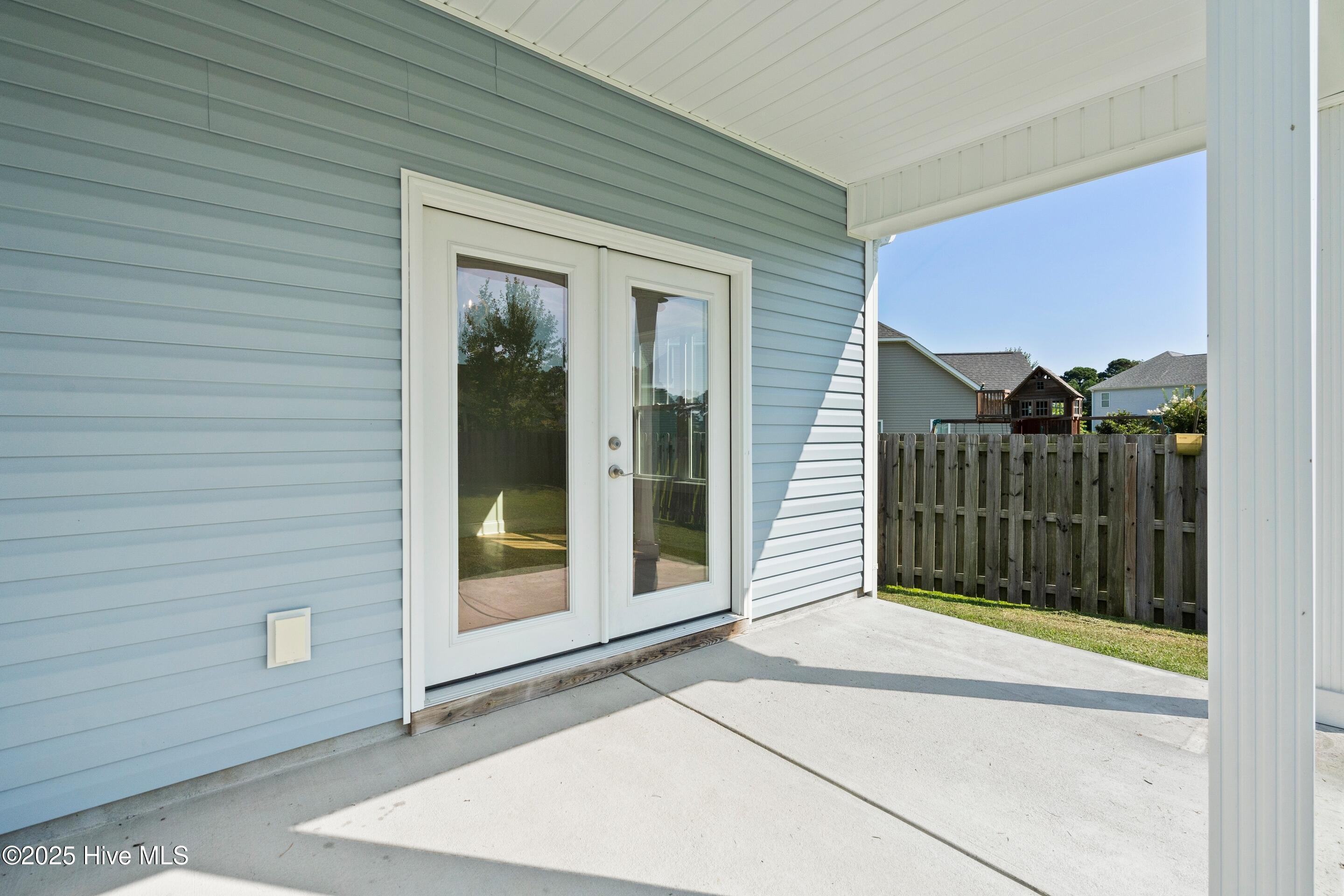 100527219 | Photo 45