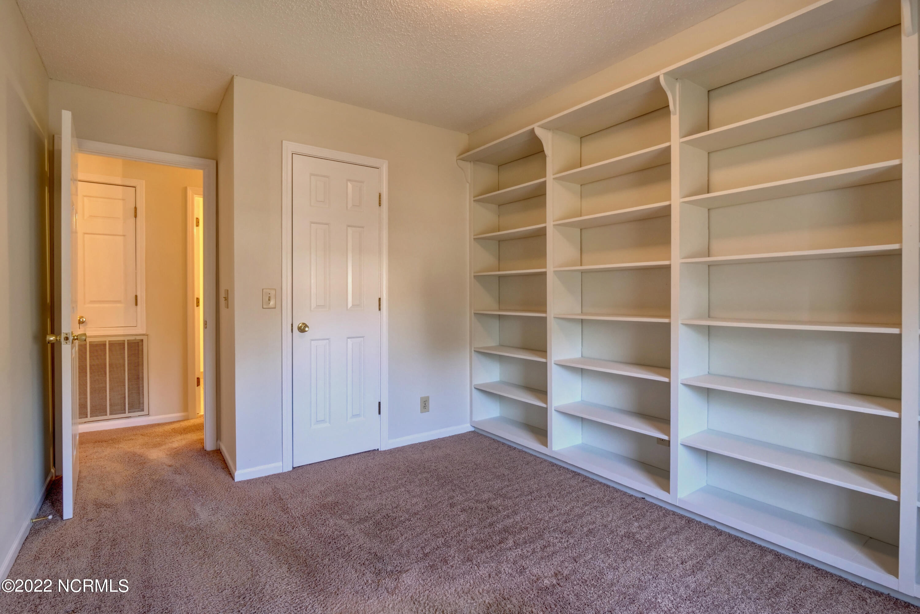 100550204 | Photo 22