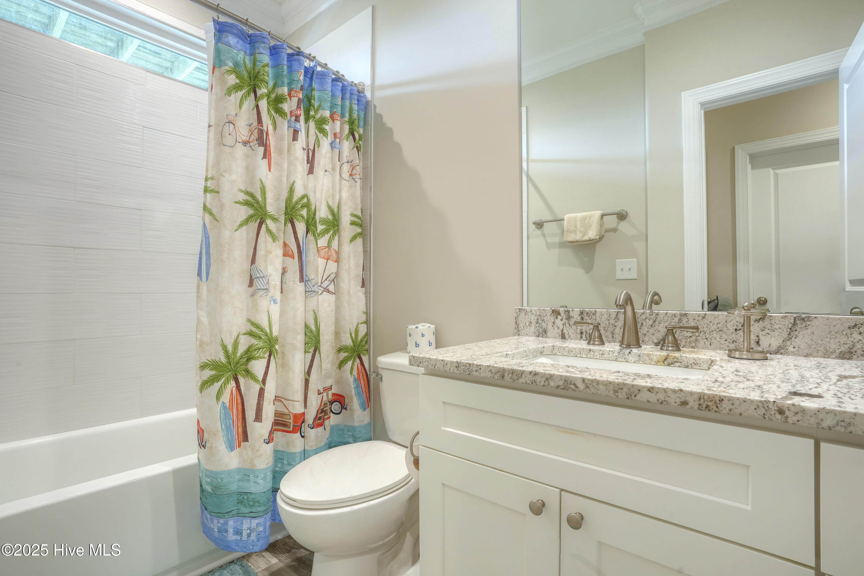 100511163 | Photo 33