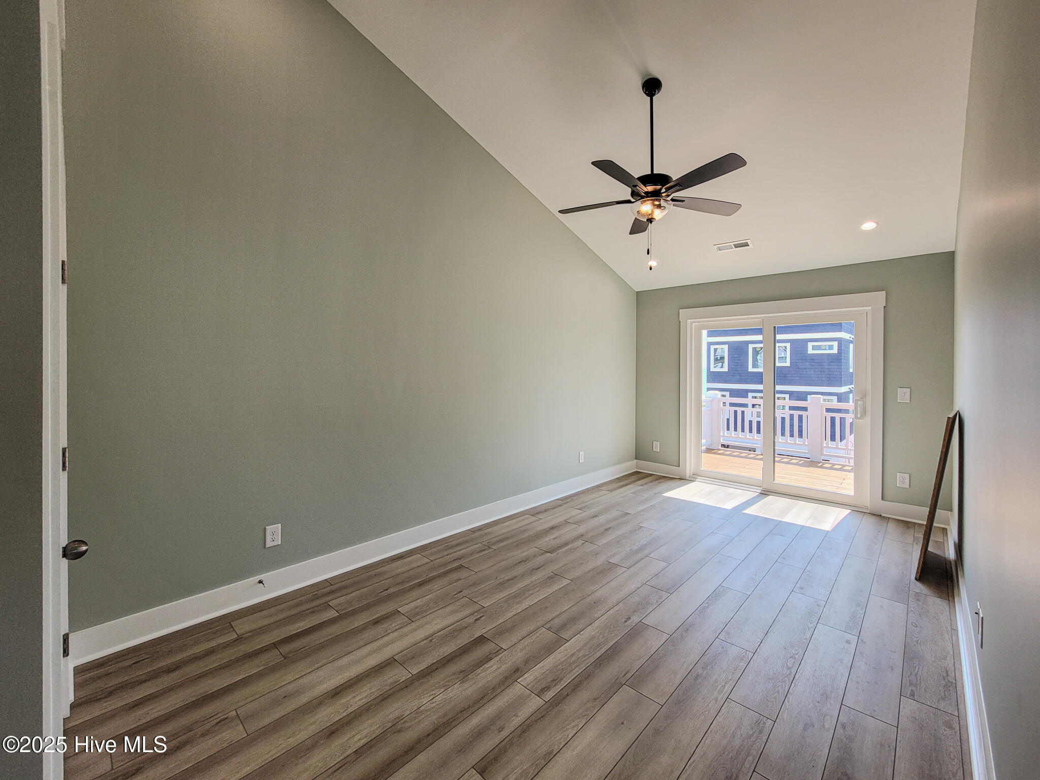 100517147 | Photo 13