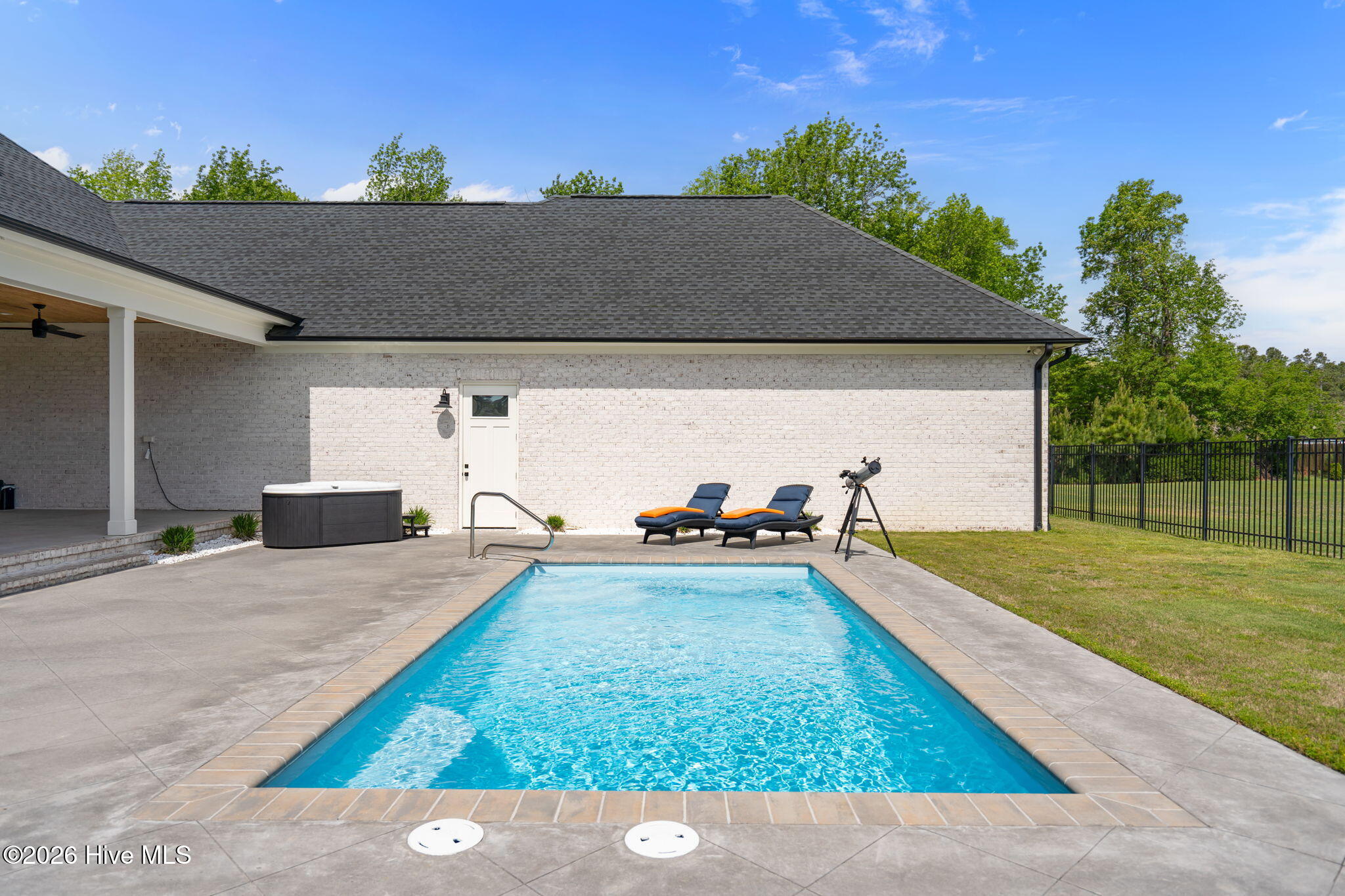 100566934 | Photo 61