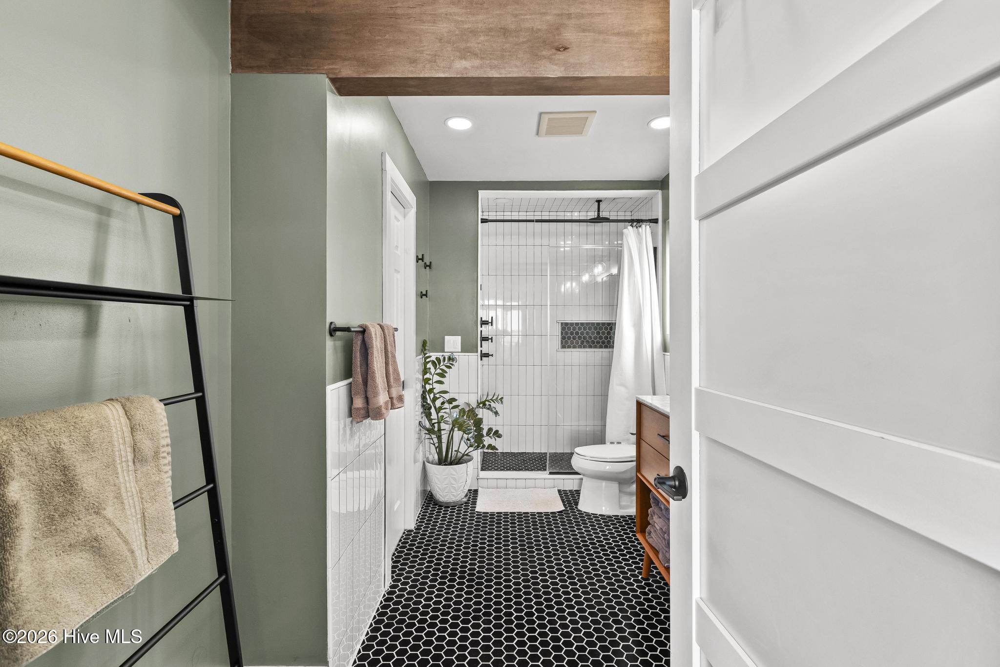 100557619 | Photo 22