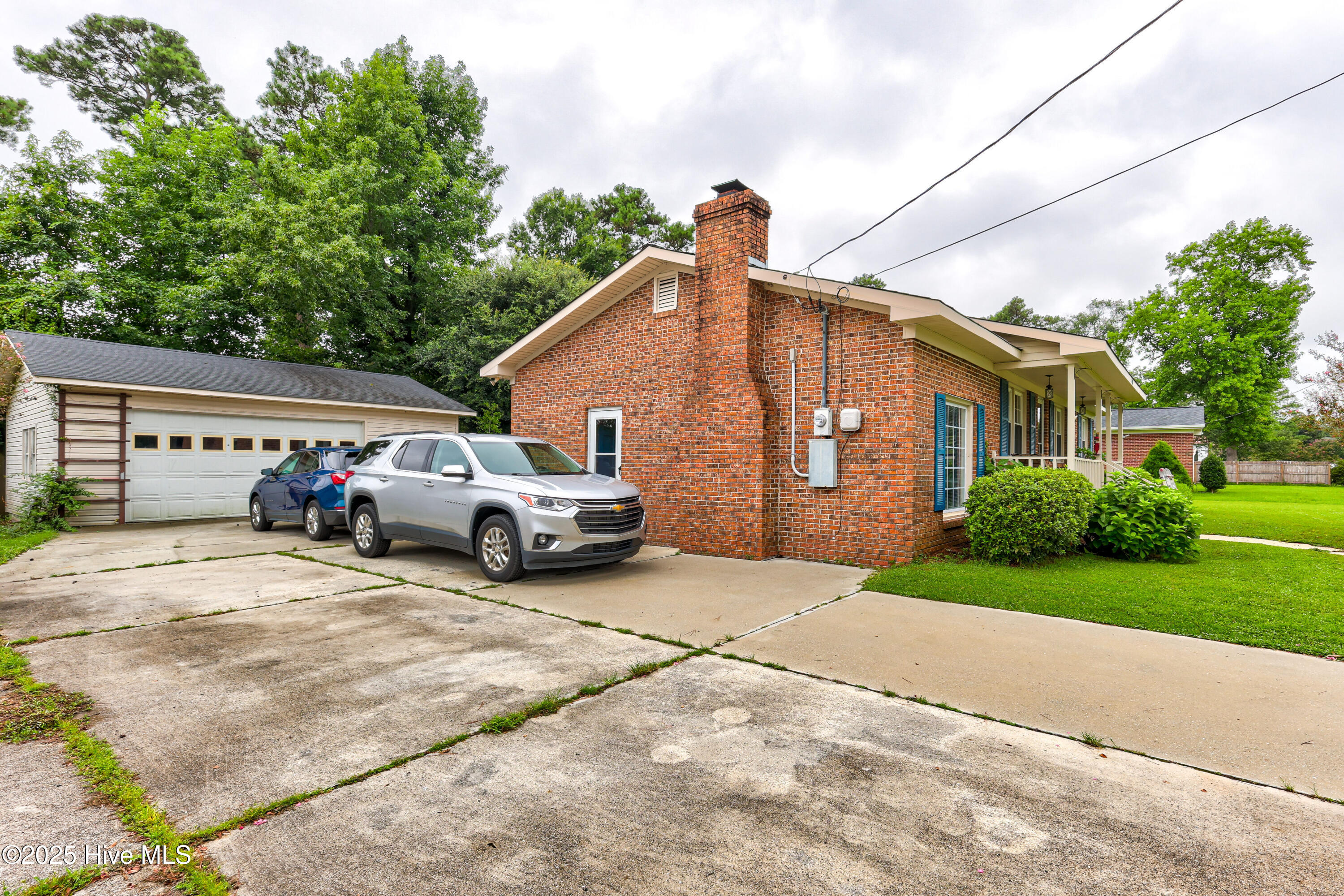 100537162 | Photo 35