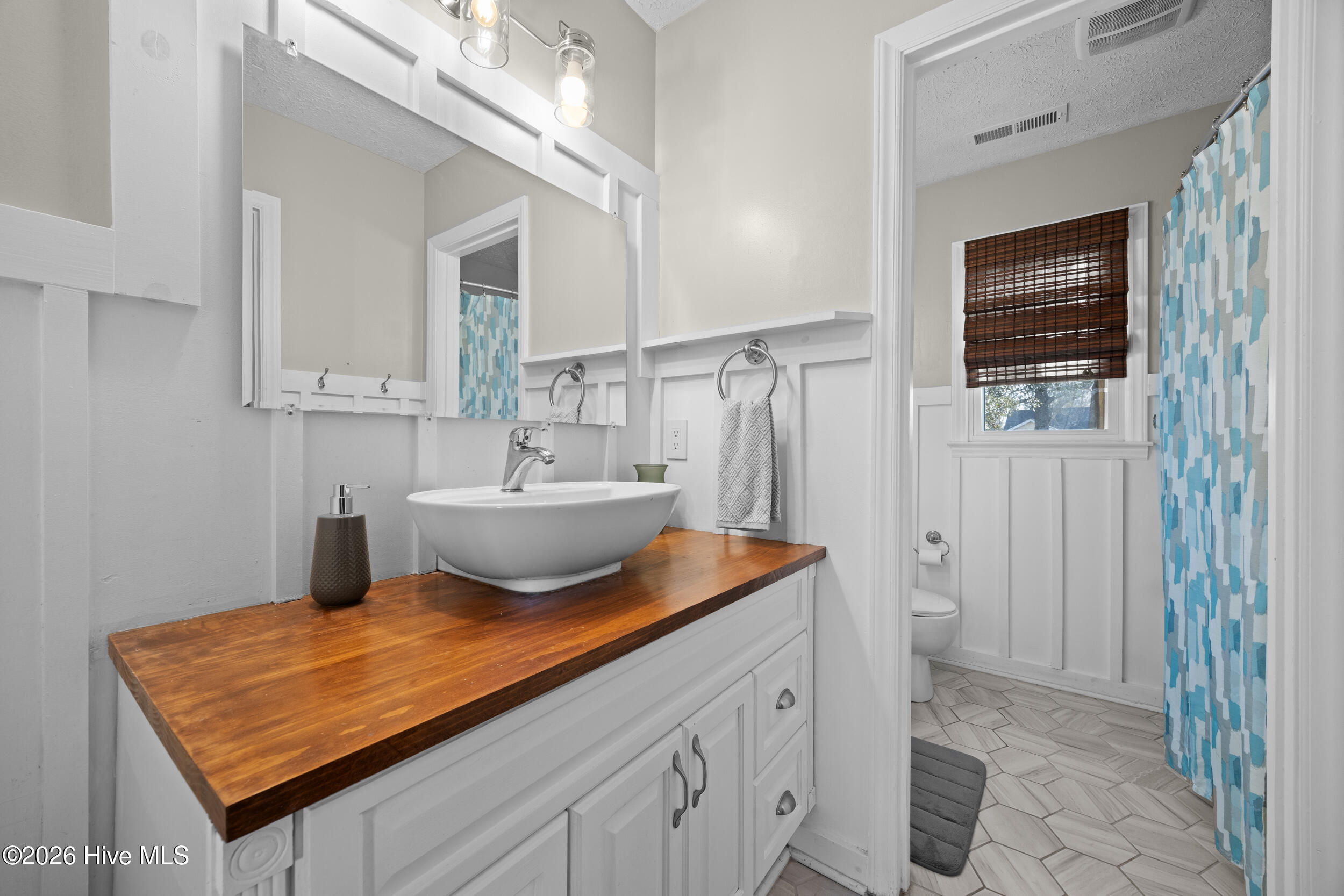 100547989 | Photo 19