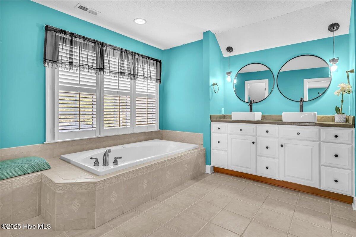 100536195 | Photo 56