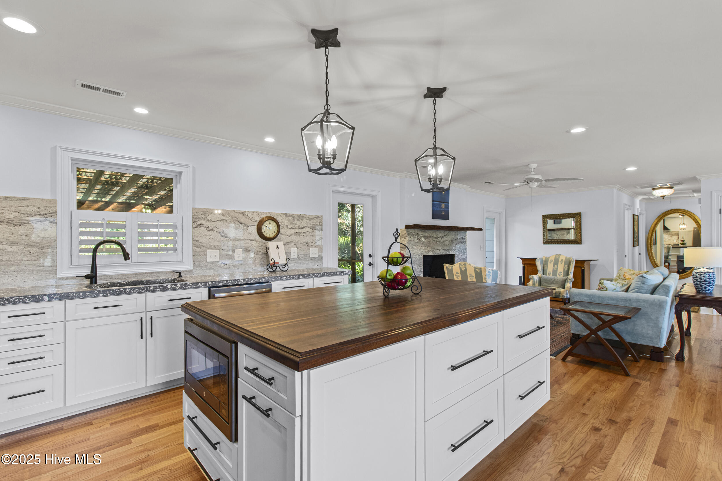 100537992 | Photo 11