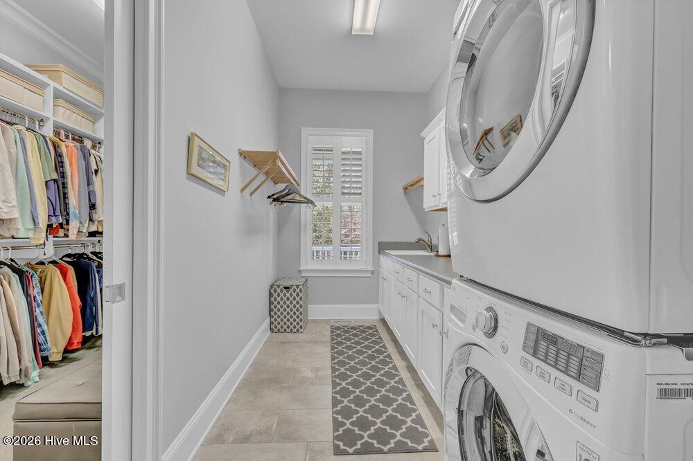 100563966 | Photo 26