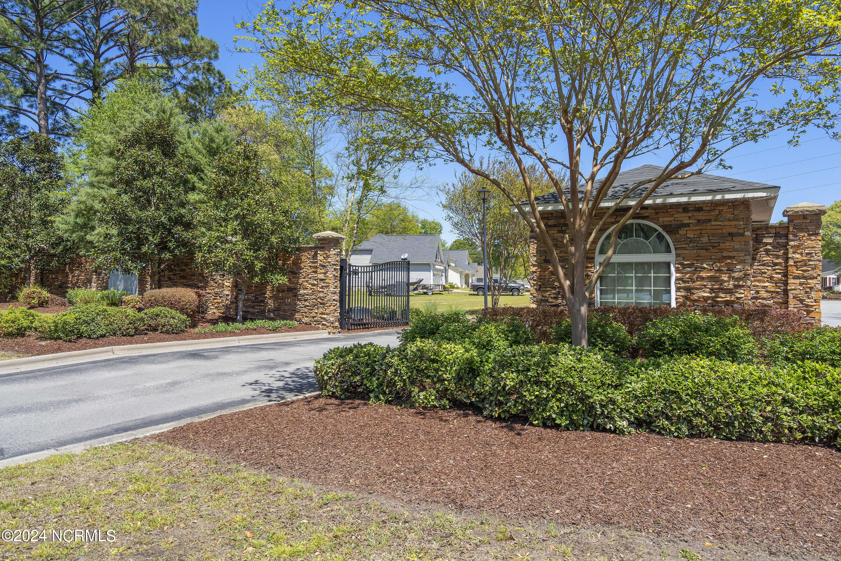 100443892 | Photo 26