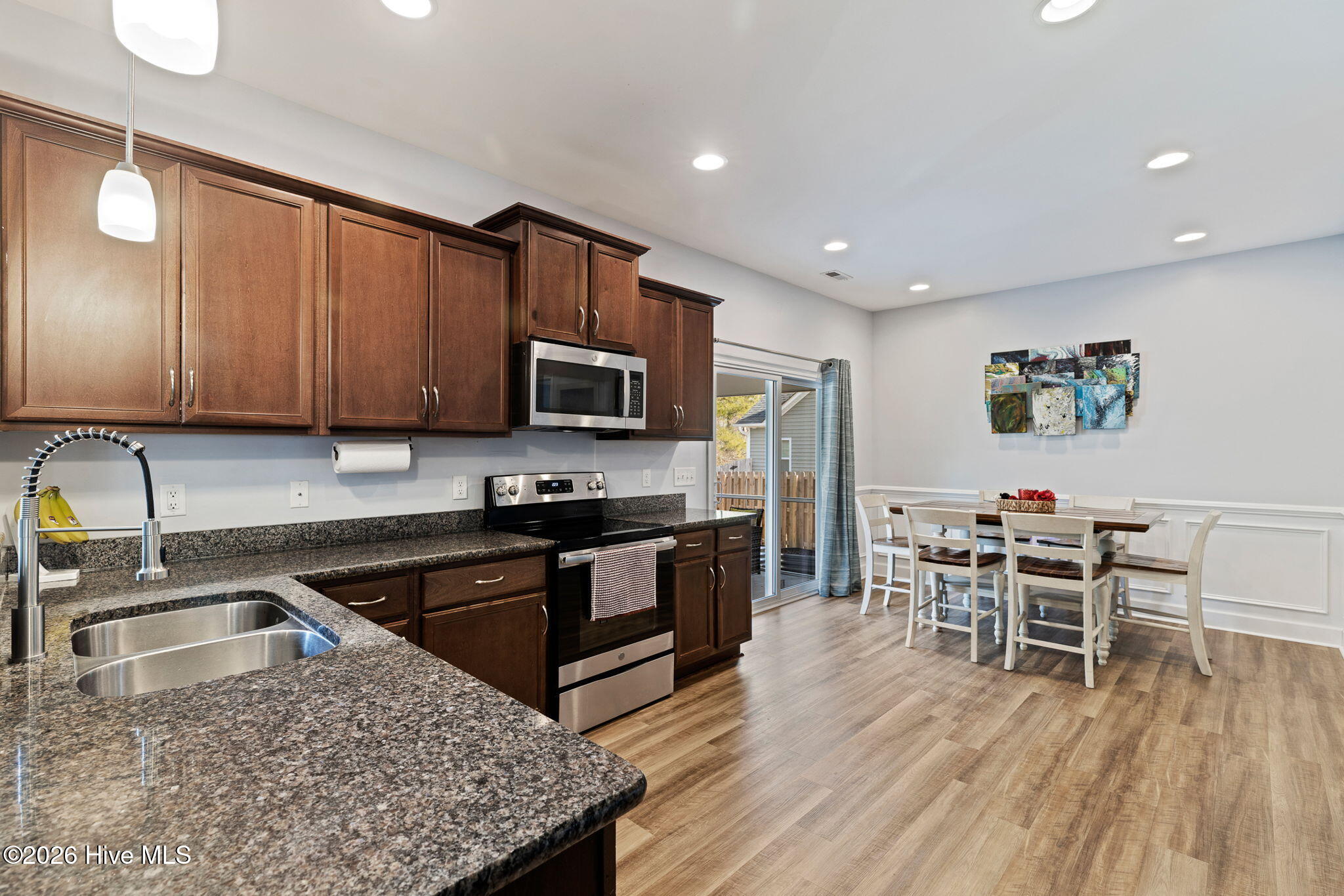 100550782 | Photo 19