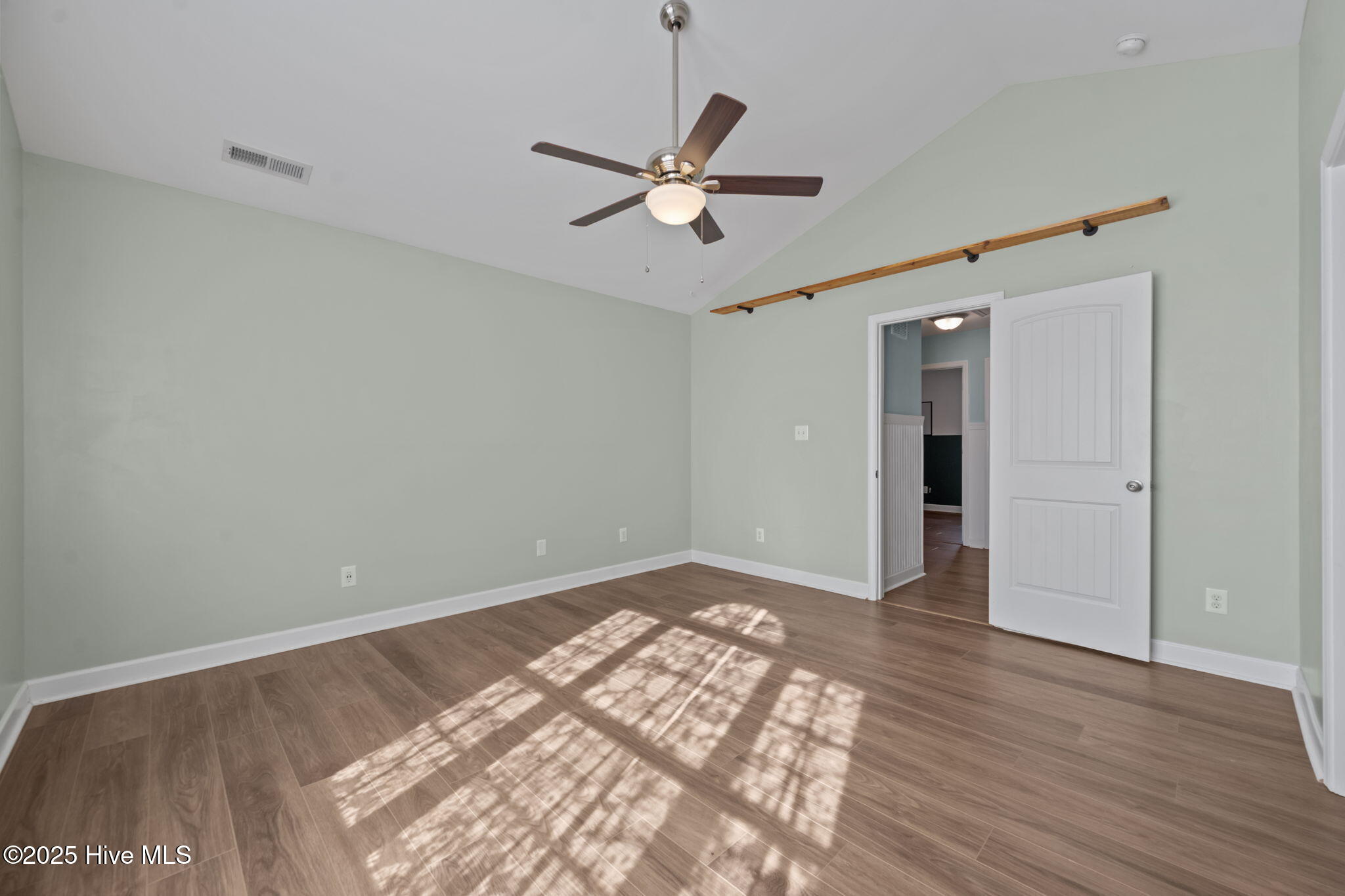 100540961 | Photo 18