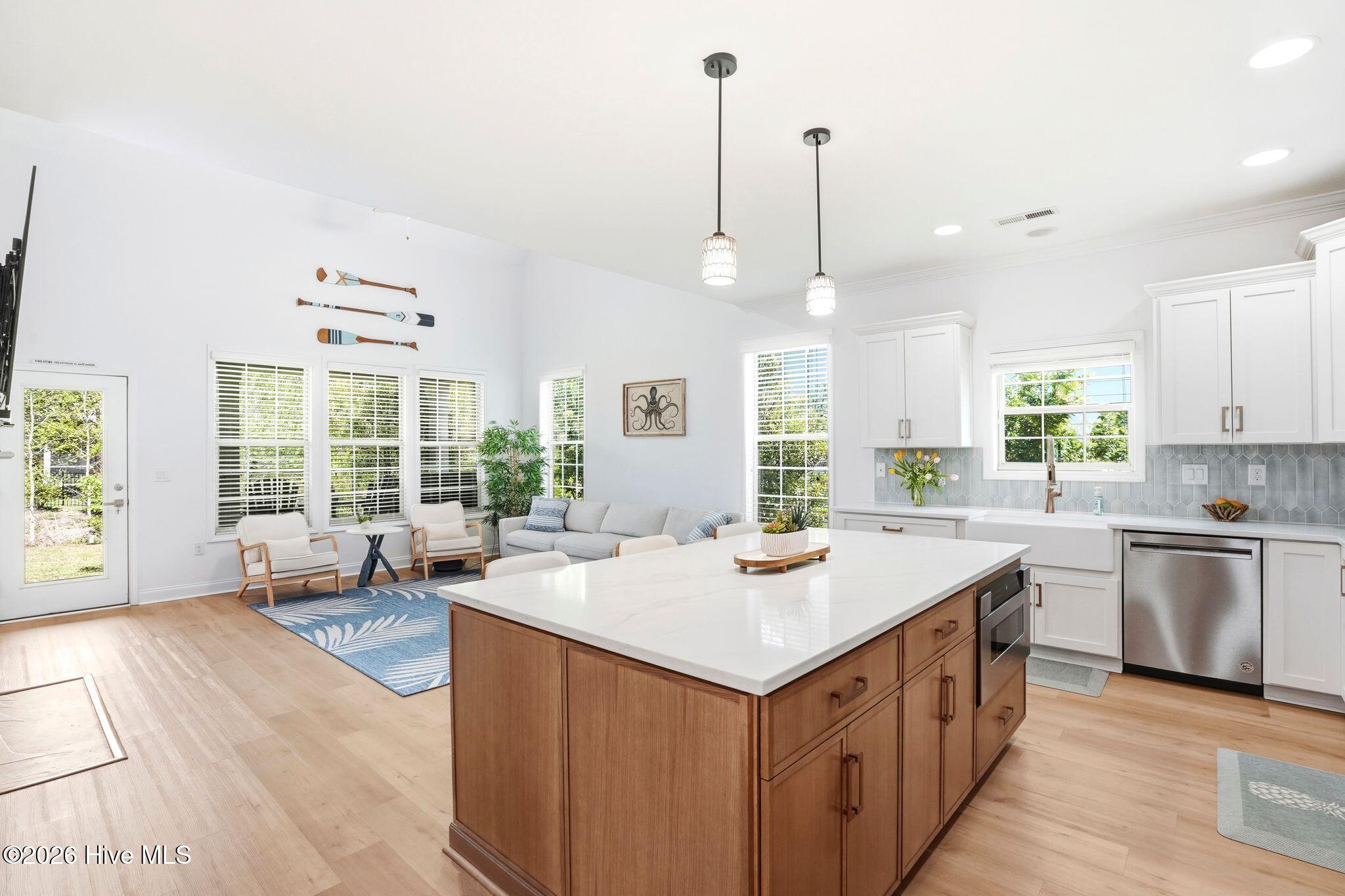 100566461 | Photo 19