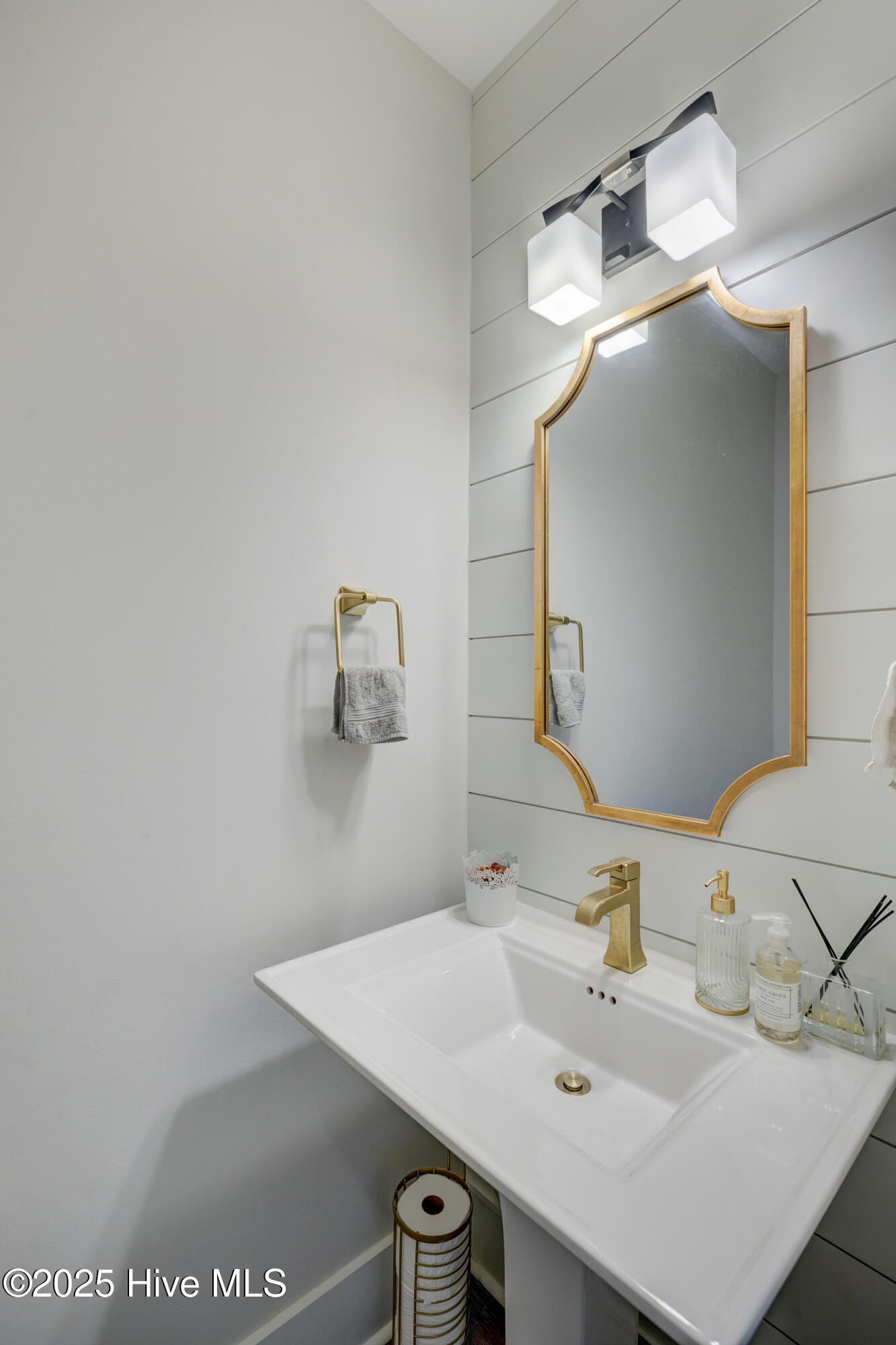 100553417 | Photo 29