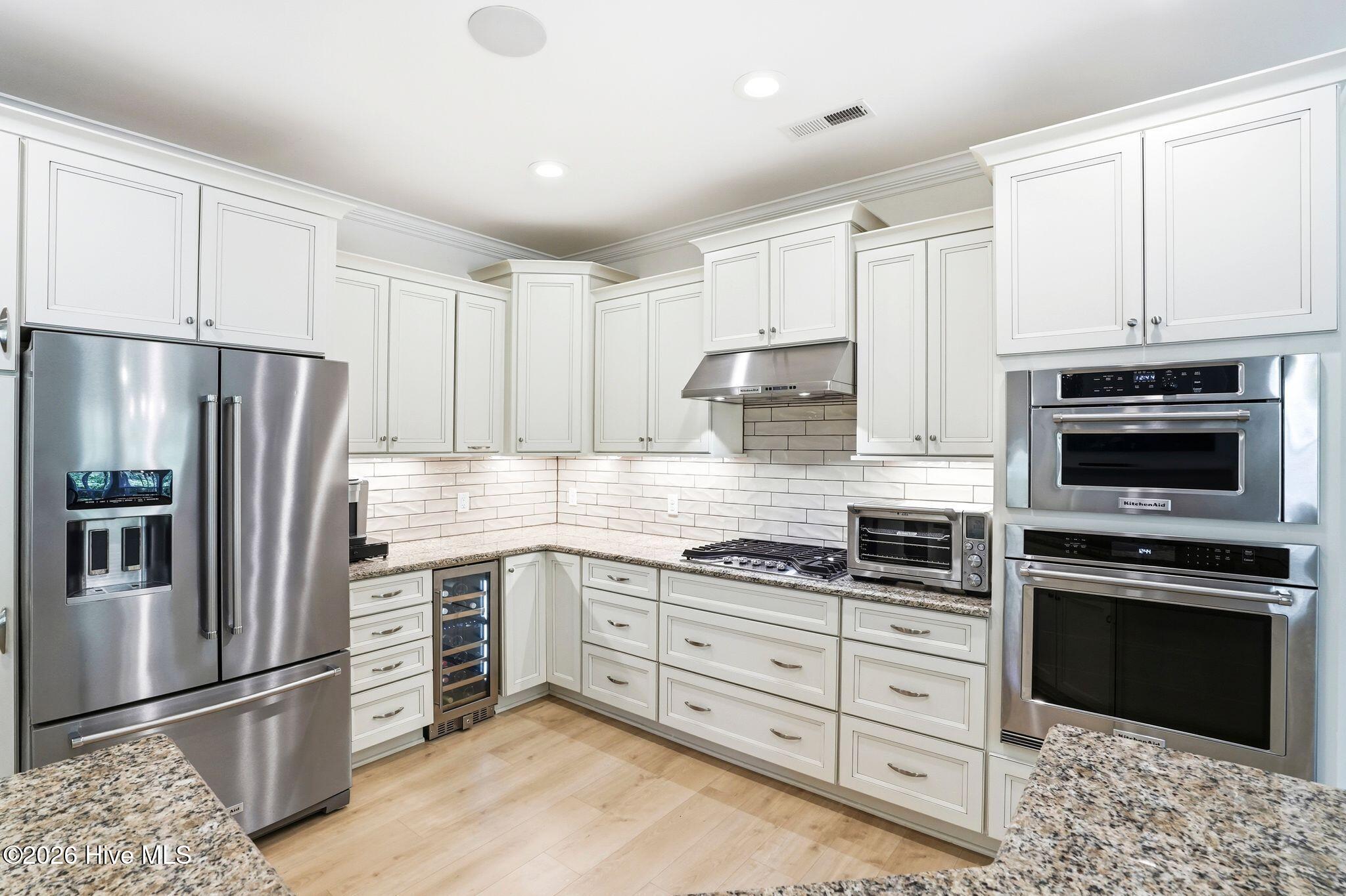 100569004 | Photo 22