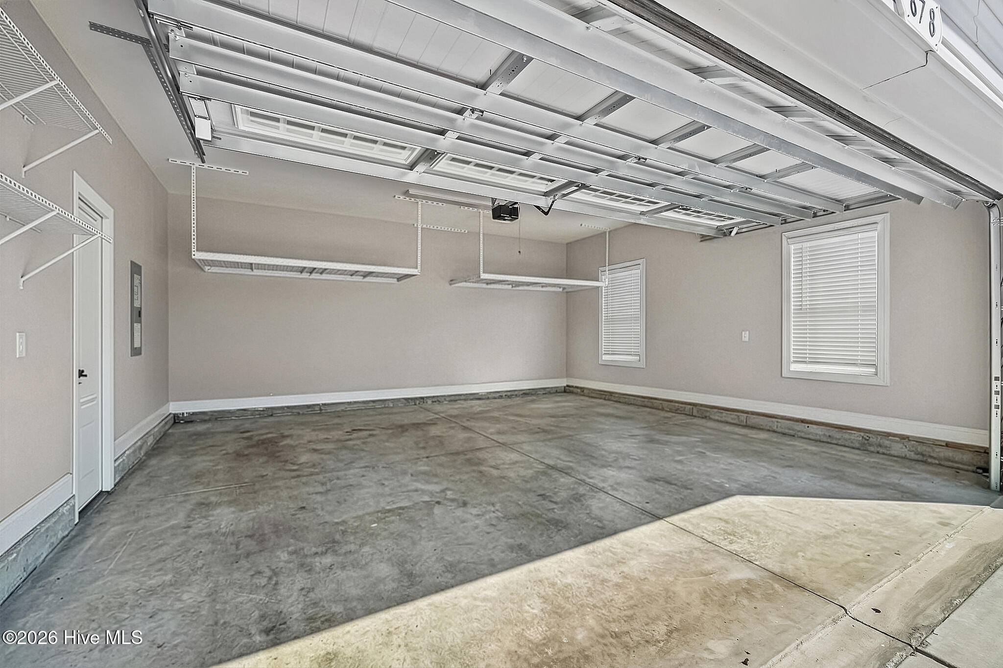 100557396 | Photo 47