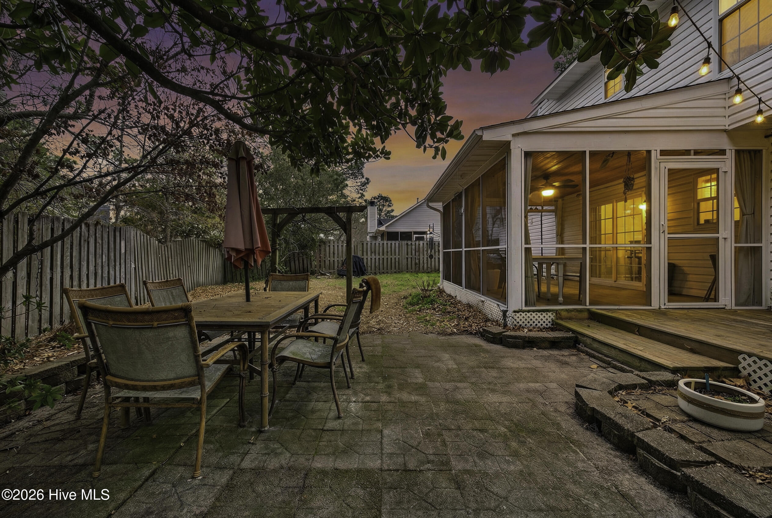 100558180 | Photo 41