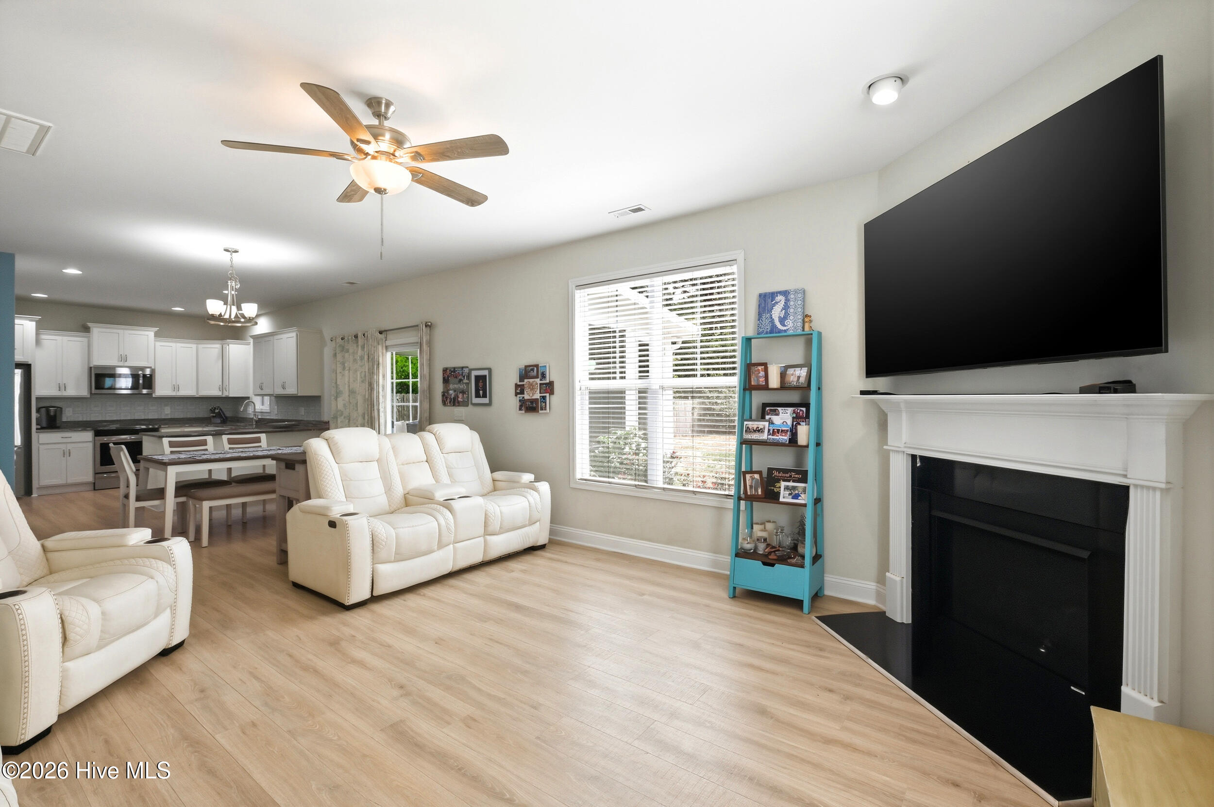 100567137 | Photo 11