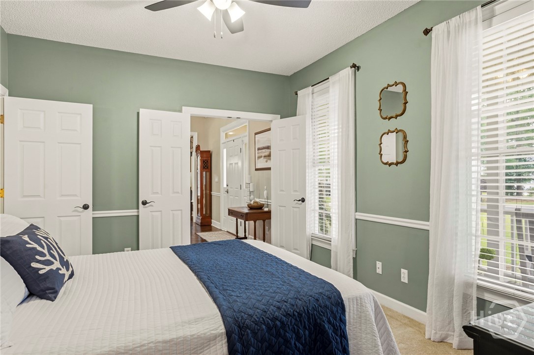 Guest bedroom downstairs - b