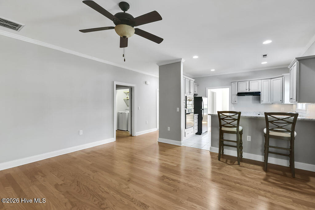 100558712 | Photo 15