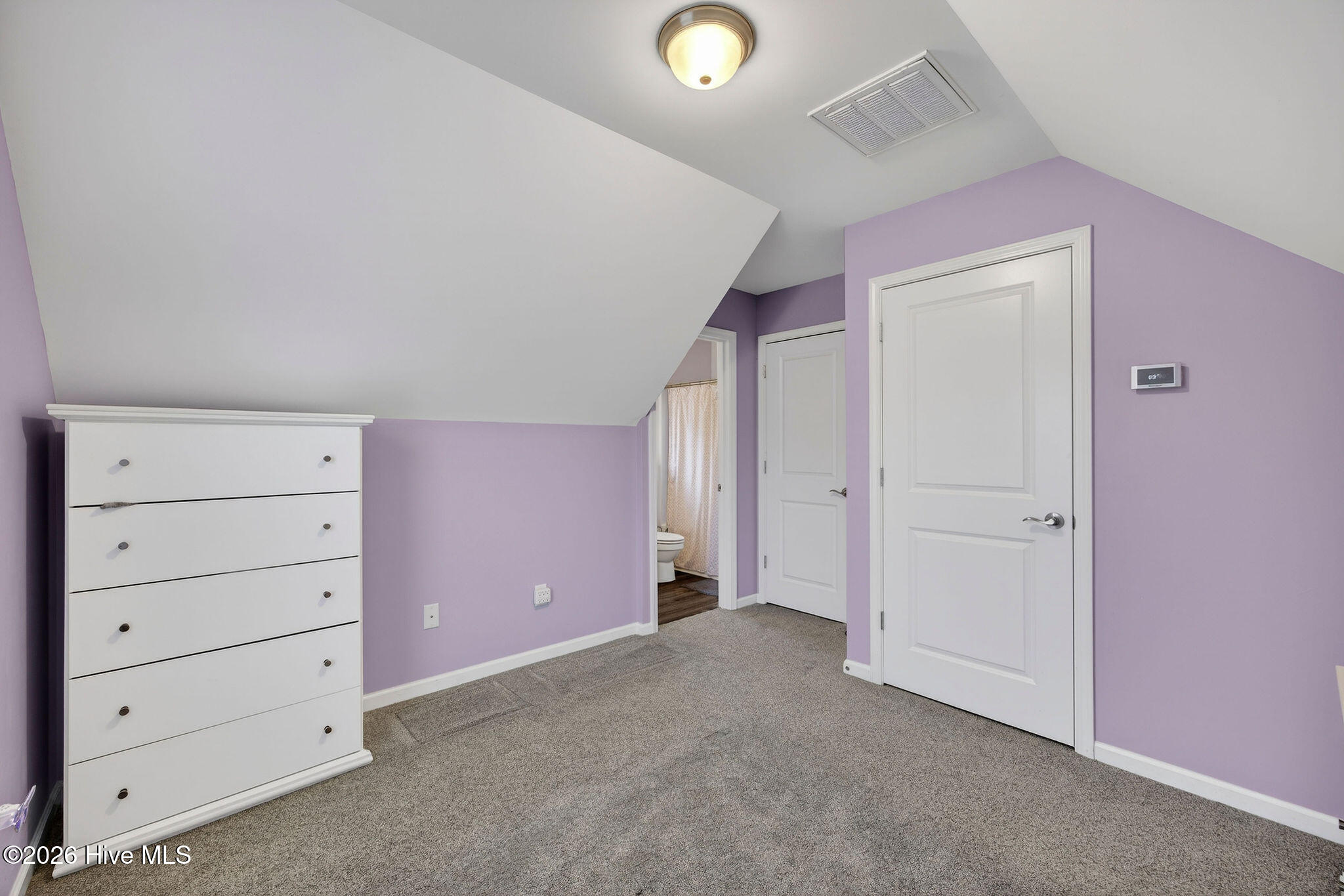 100557620 | Photo 25