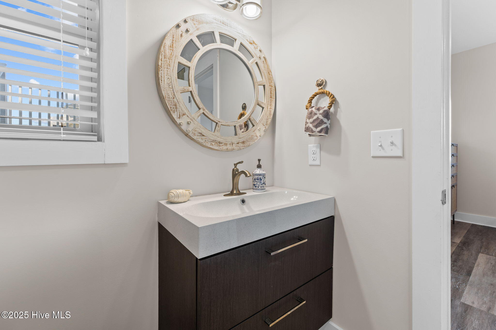 100514865 | Photo 46