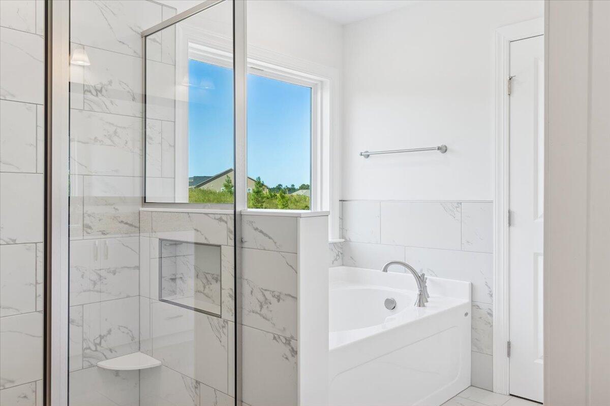 18-Gardent tub and Shower in Primary Bat
