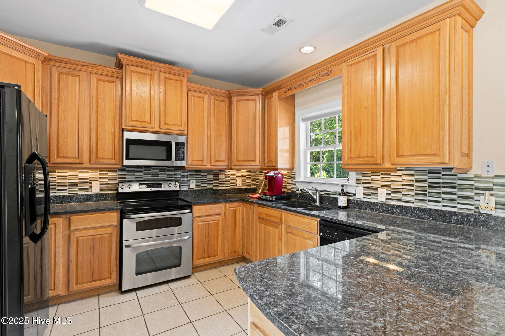 100522413 | Photo 16