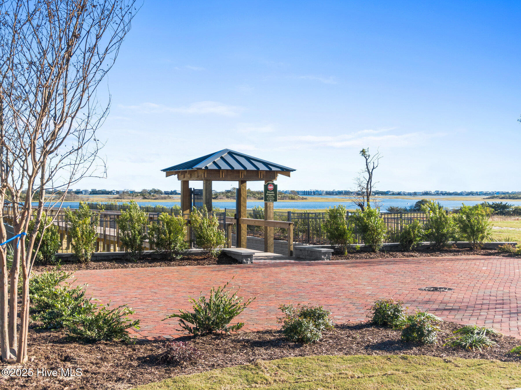 100540201 | Photo 23