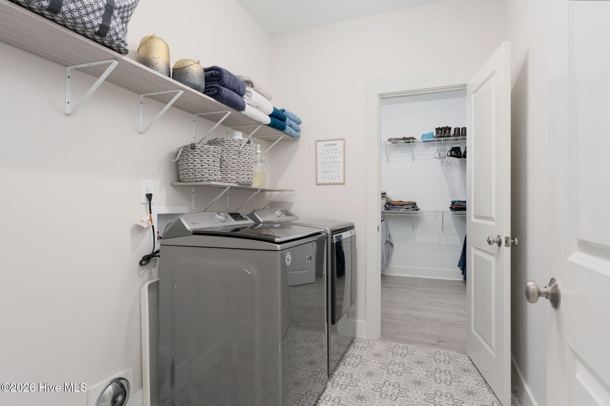 100564713 | Photo 36