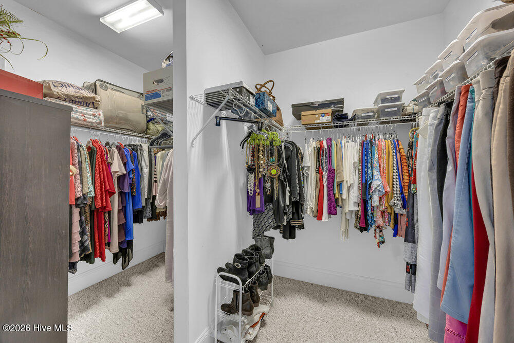 100548835 | Photo 19