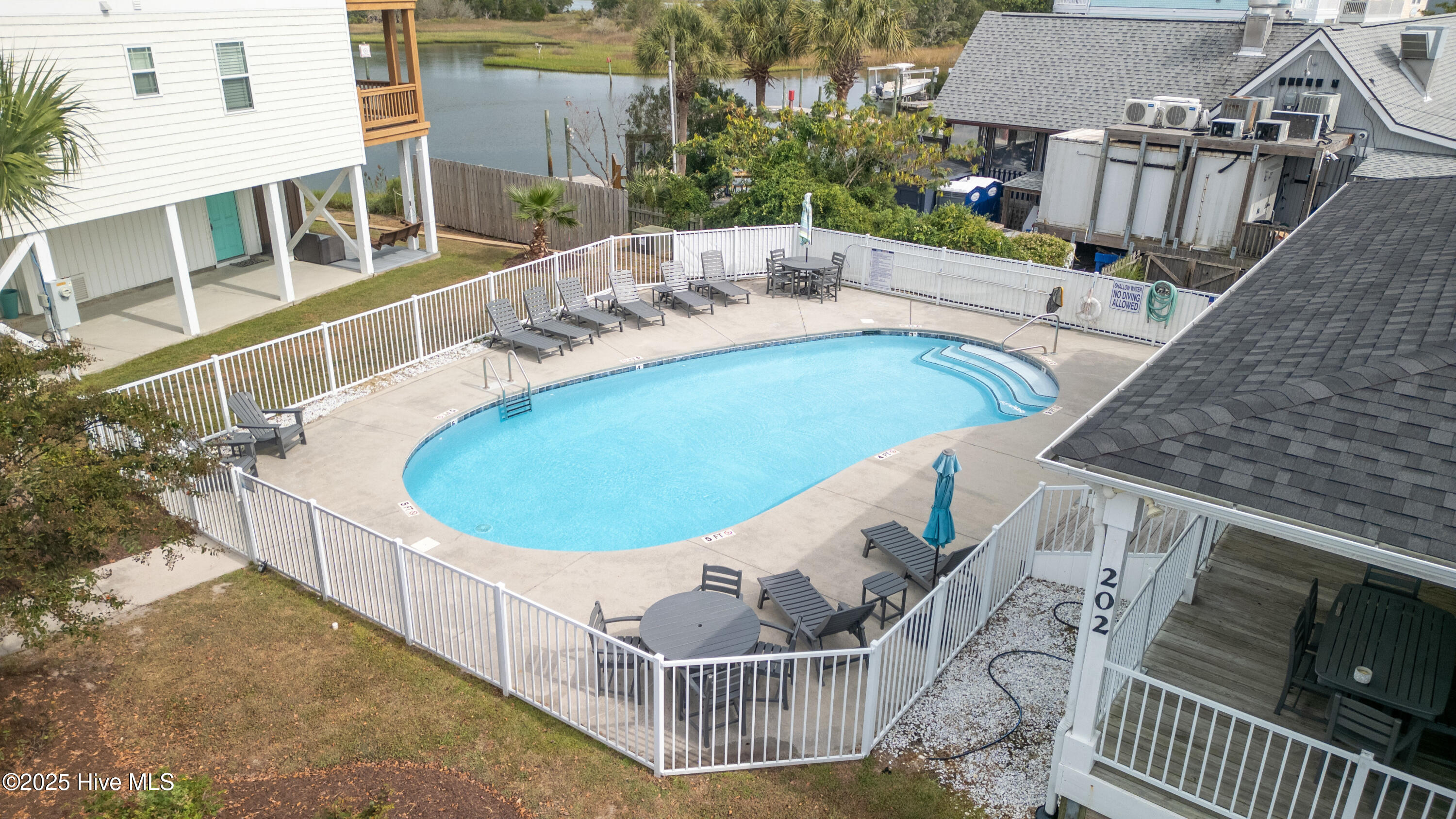 100532685 | Photo 64