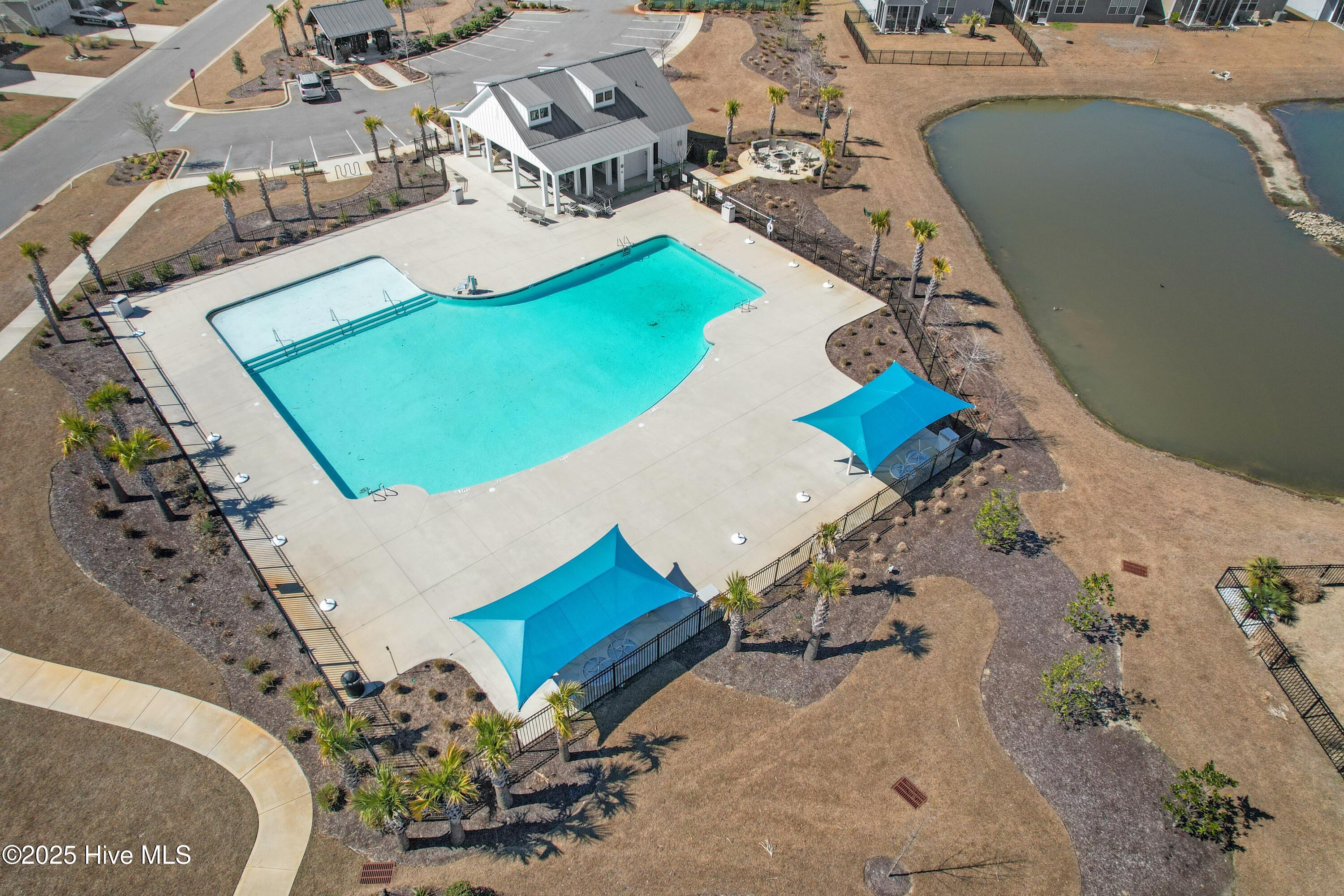 100532742 | Photo 50