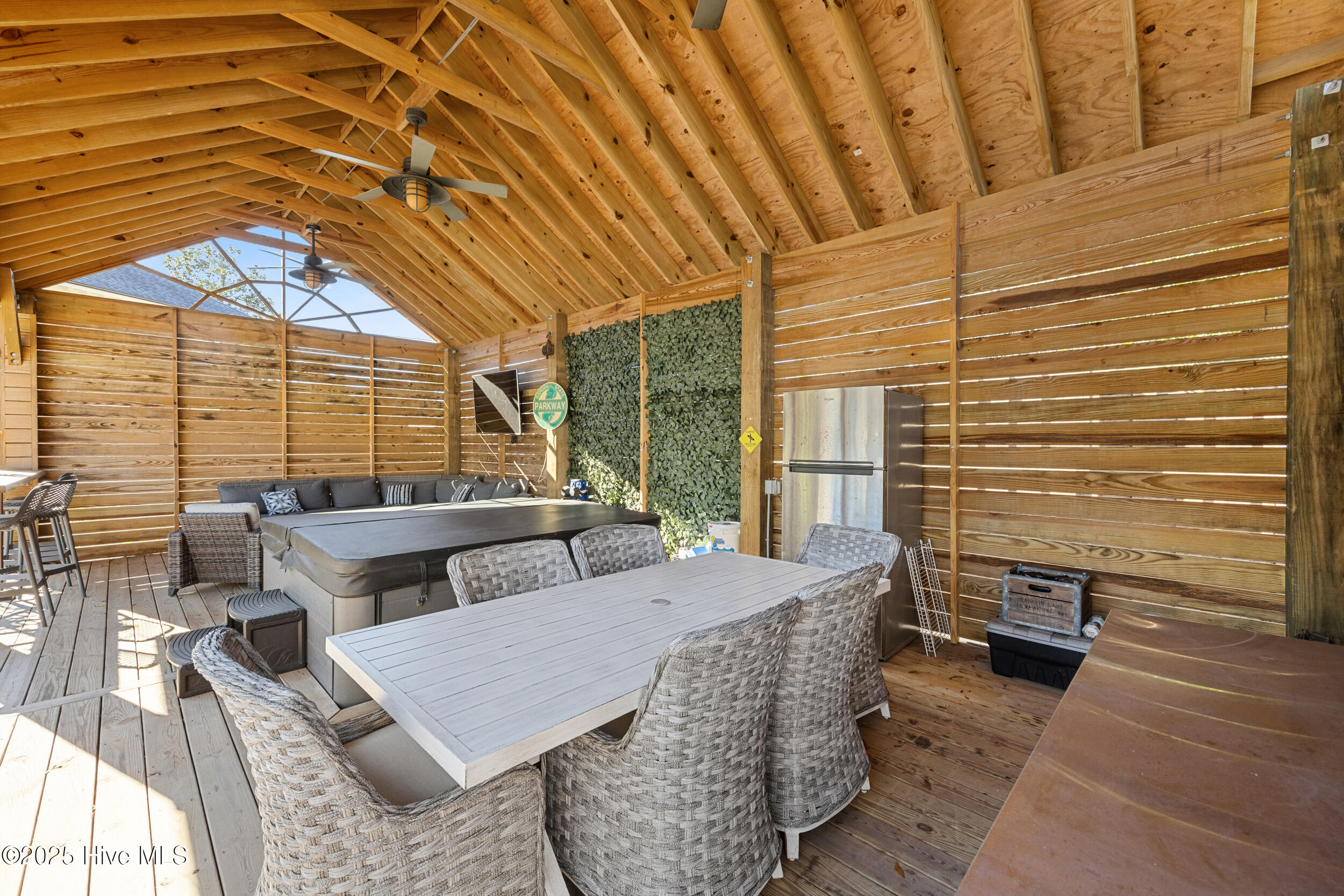 100544713 | Photo 54