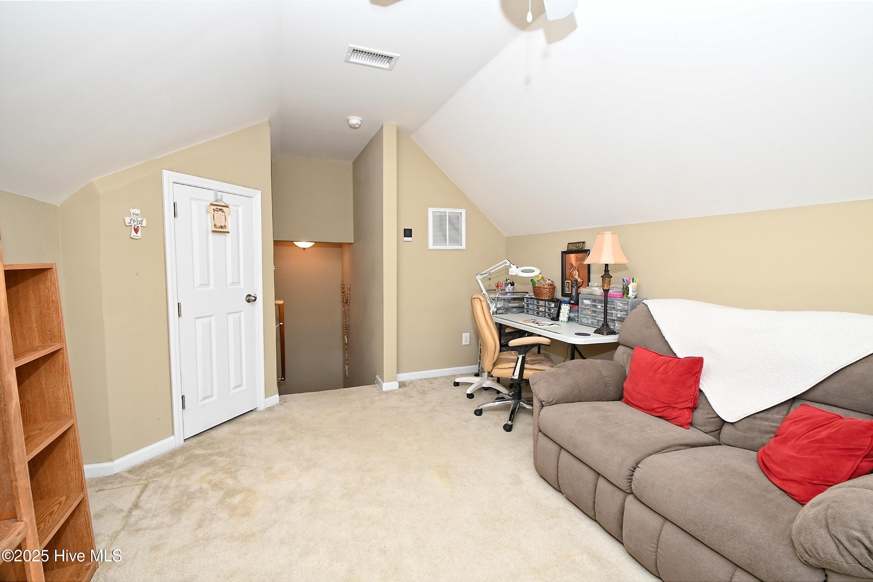 100541260 | Photo 28