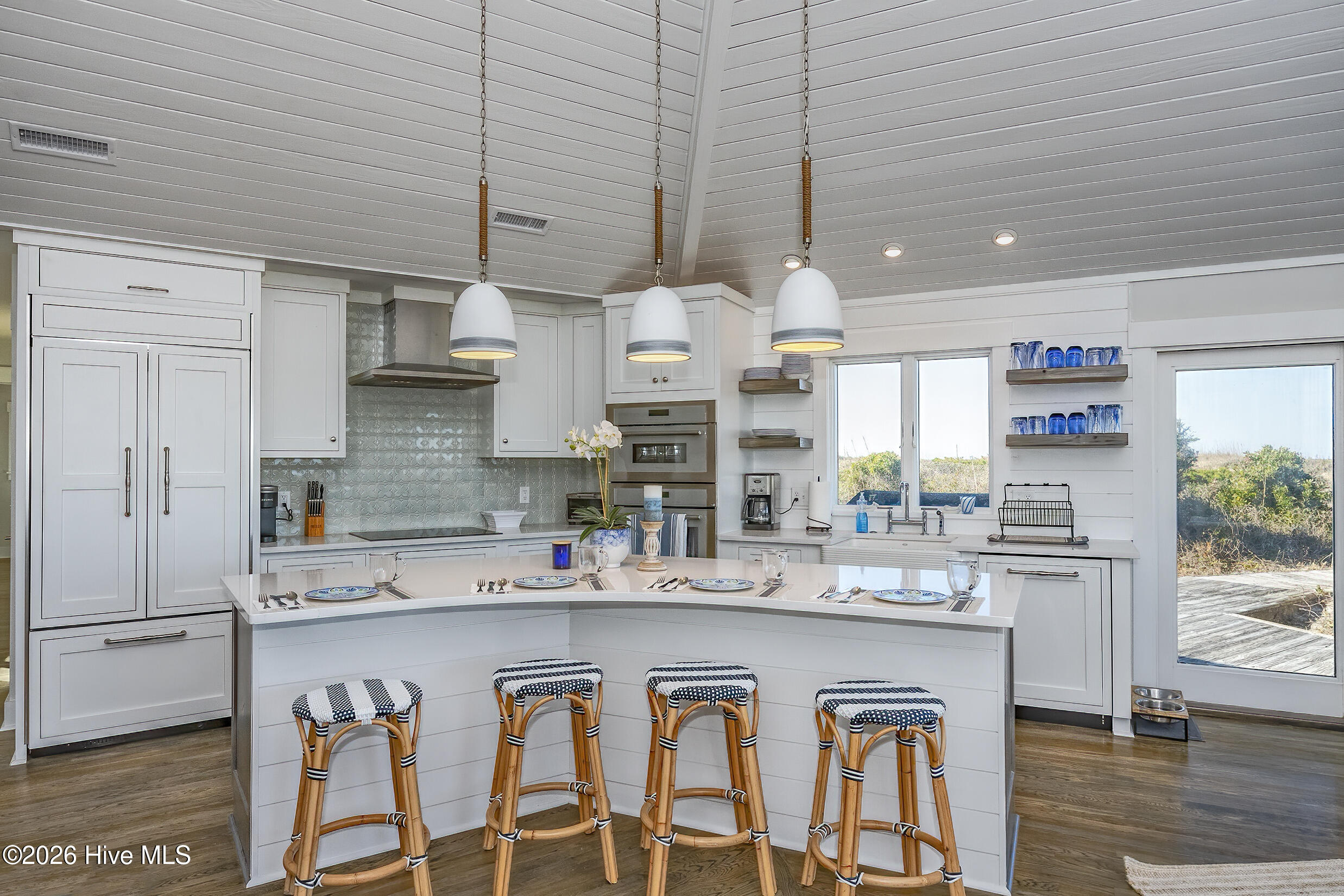 100560271 | Photo 16