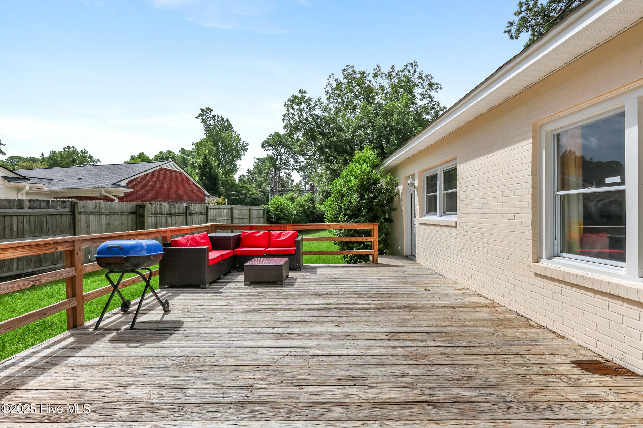 100526927 | Photo 25