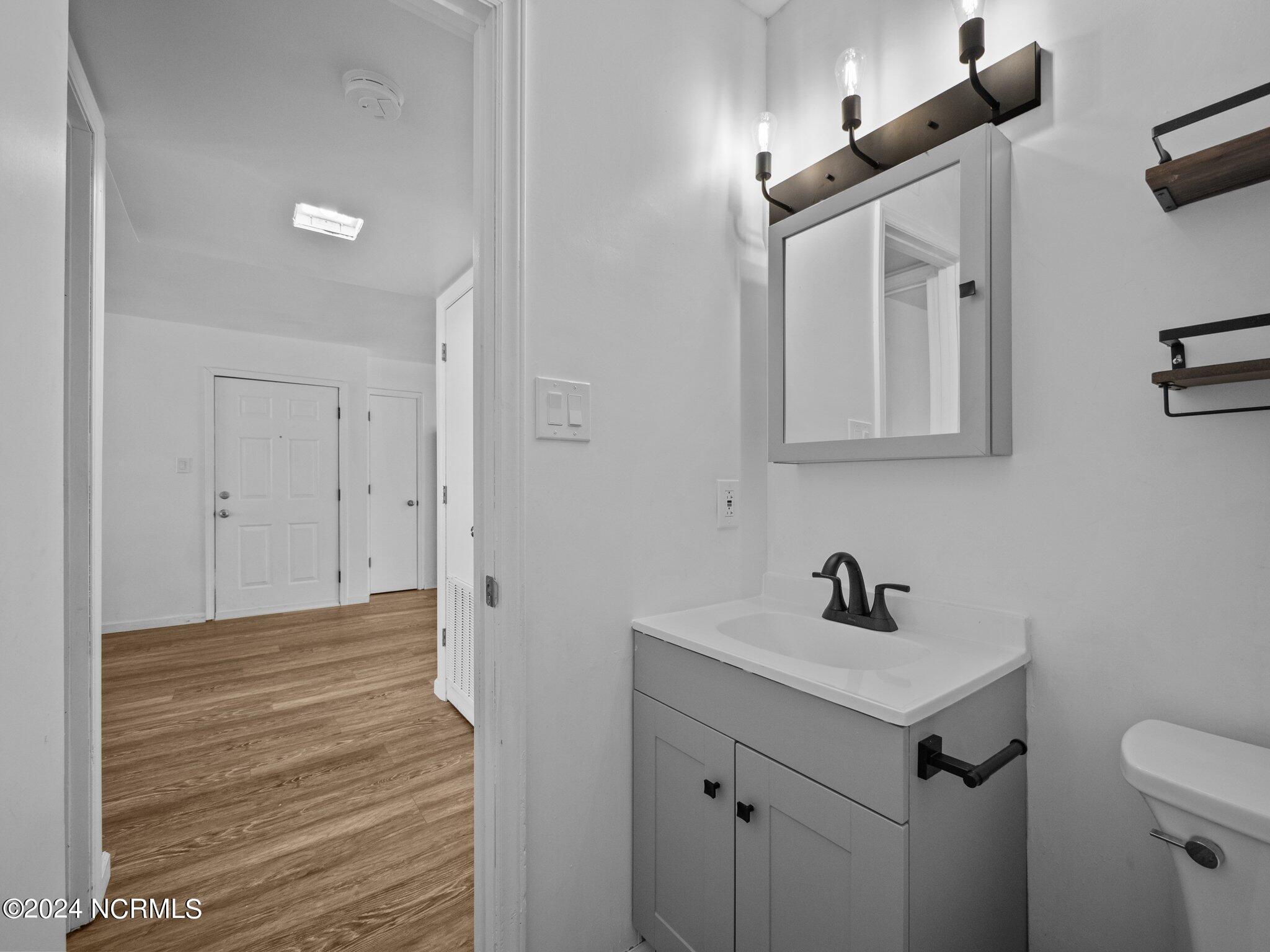 100566781 | Photo 13