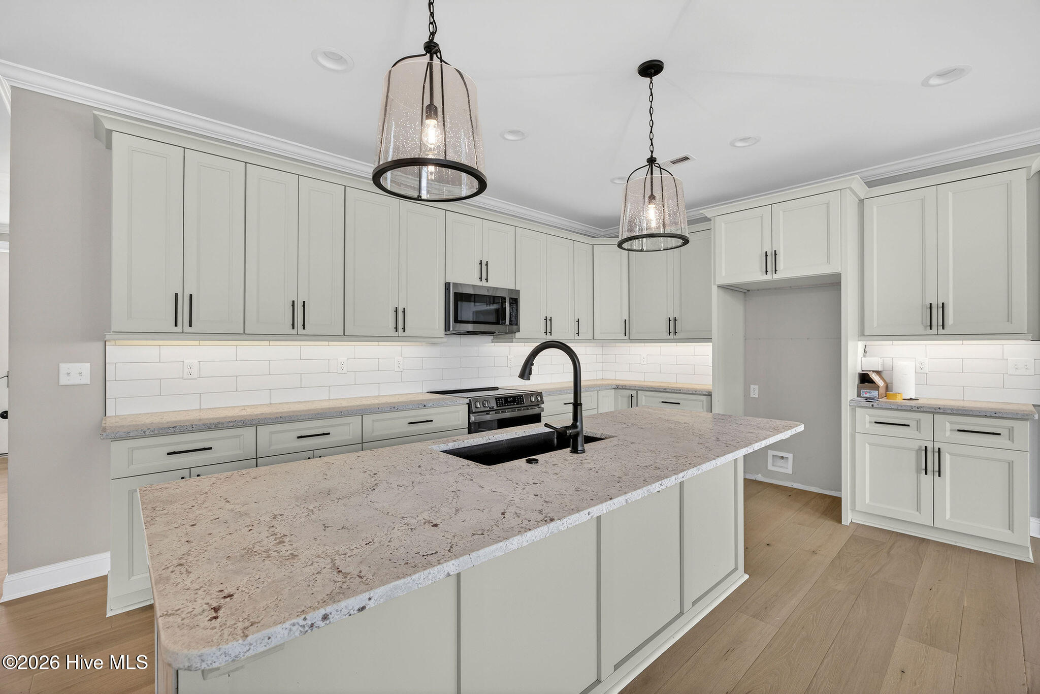 100542408 | Photo 28