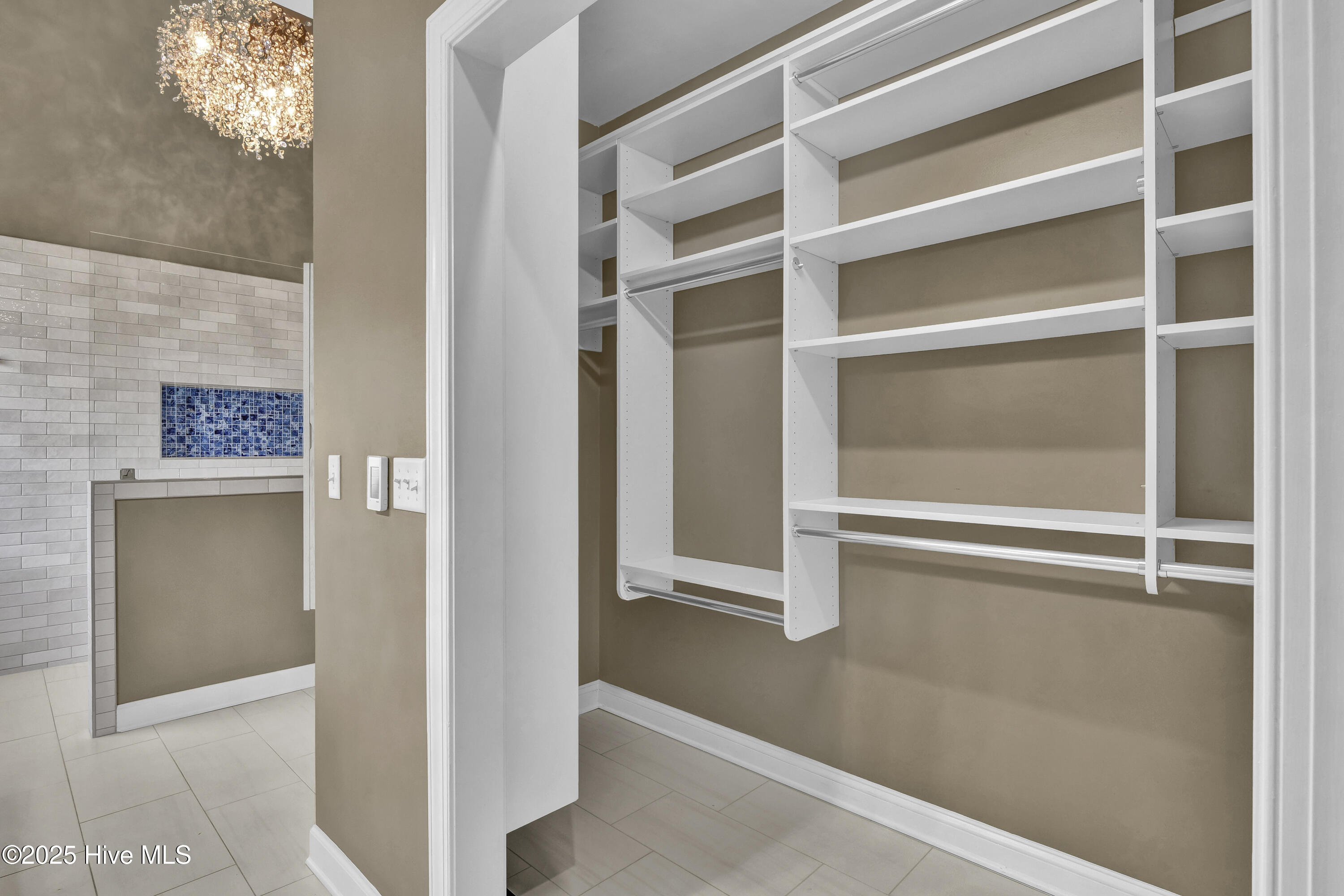 100543498 | Photo 29