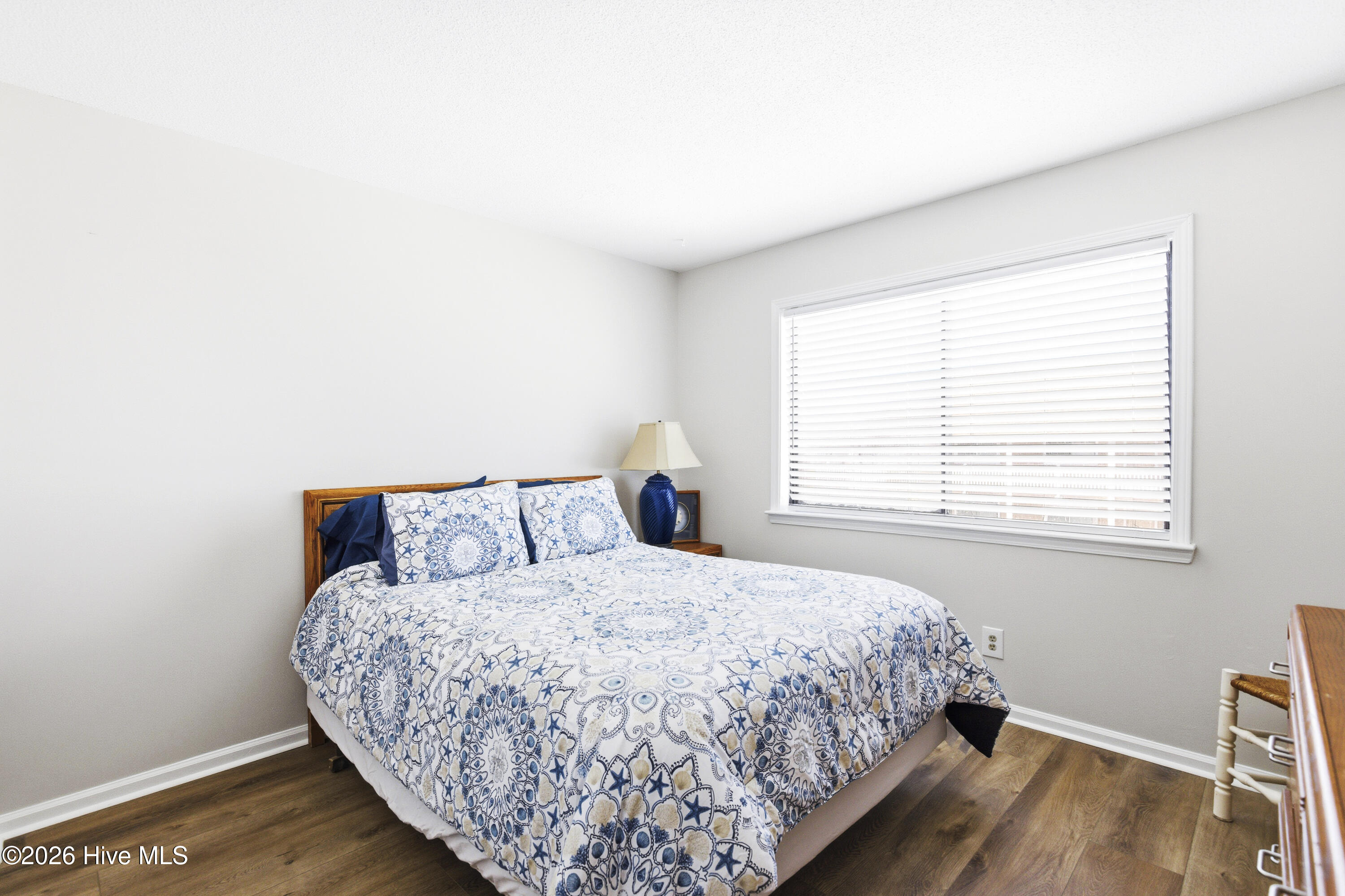 100567945 | Photo 10