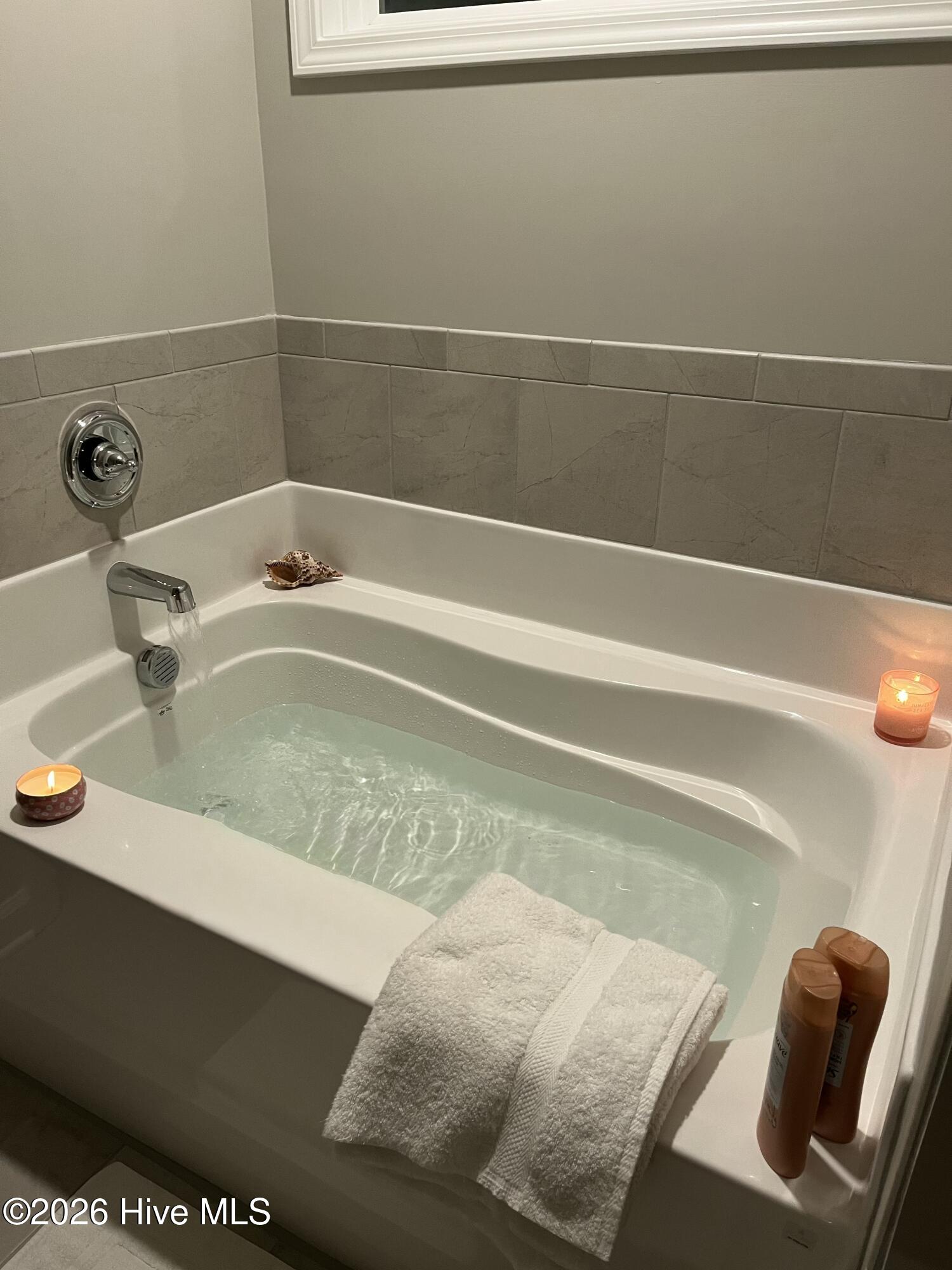 100561884 | Photo 29