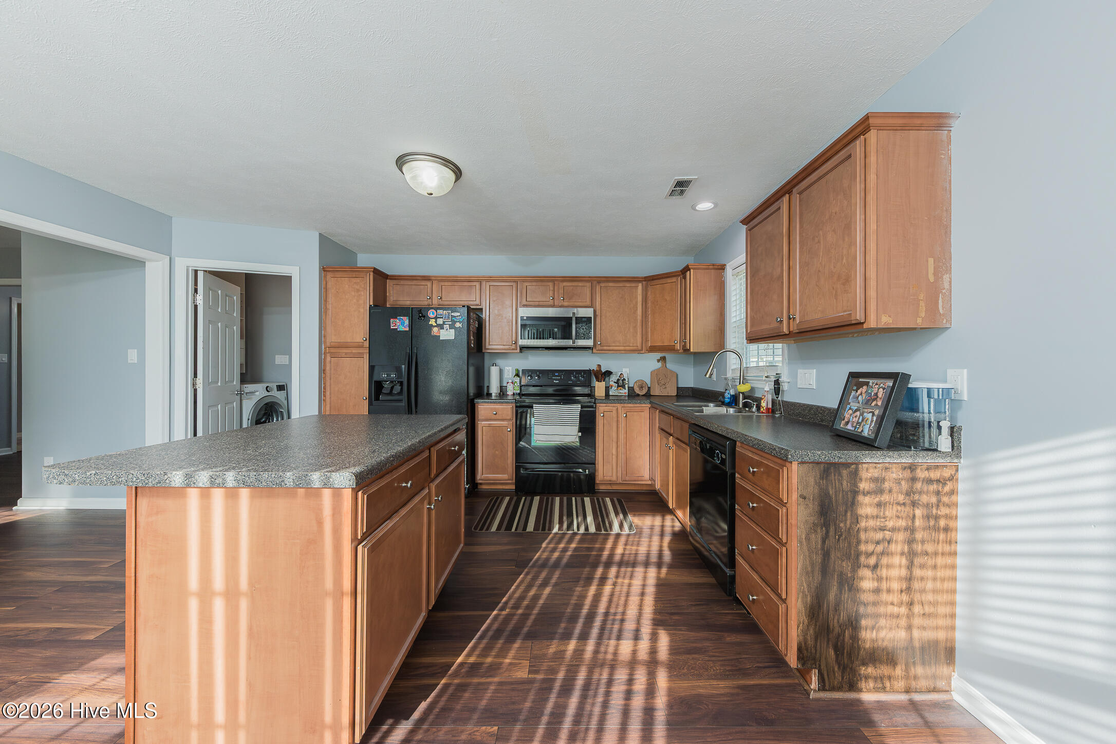 100561877 | Photo 11