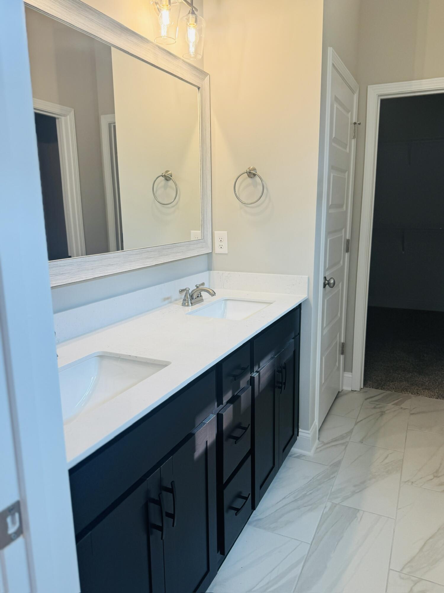 6D790DFA-E64E-42CC-AF14-A694E7F97001_1_1