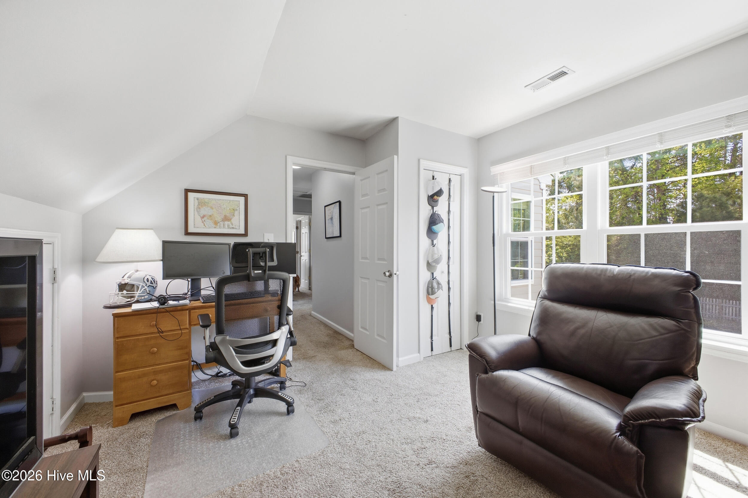 100565857 | Photo 26