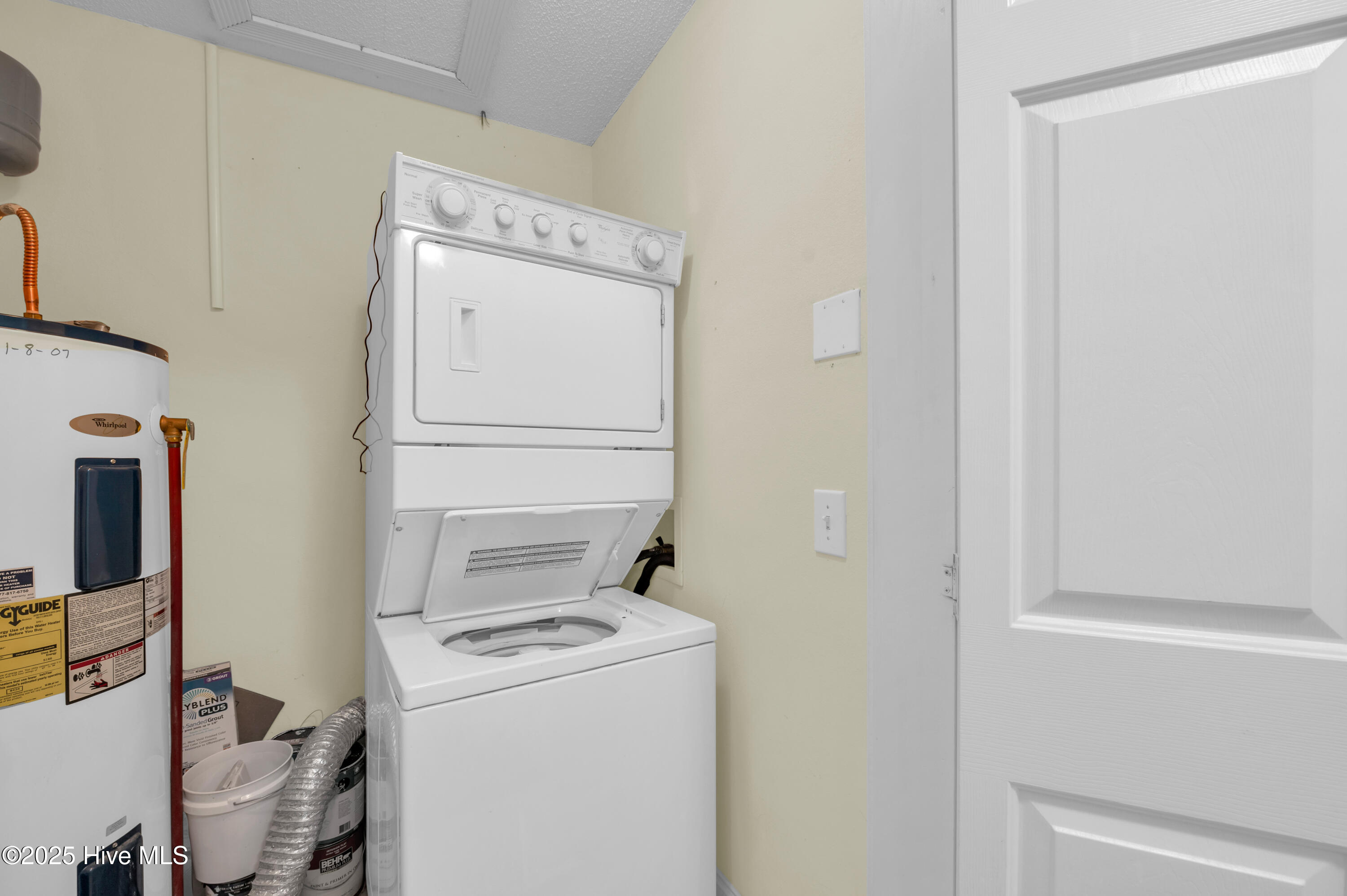 100525155 | Photo 29