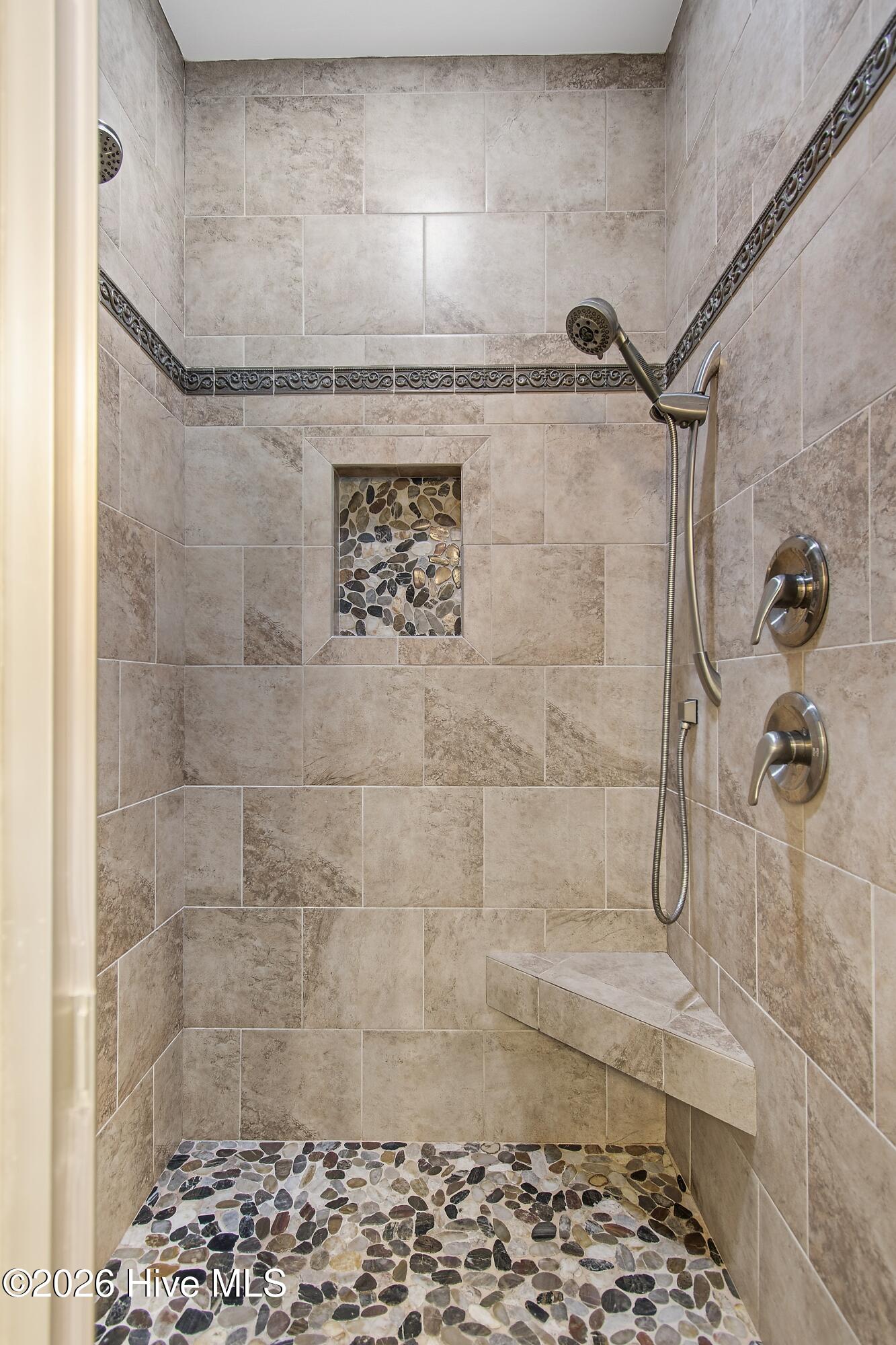 100563777 | Photo 22